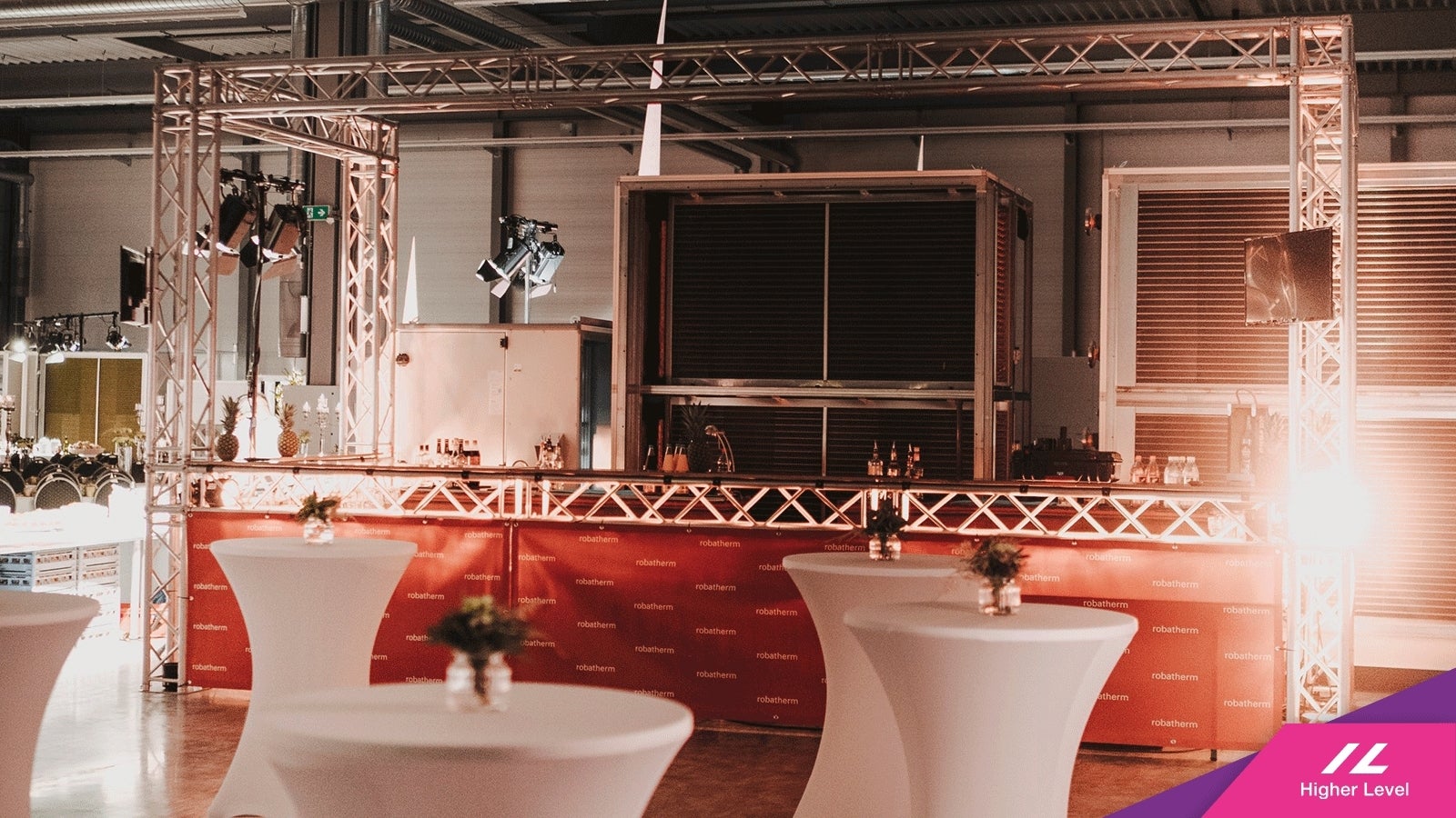 Traversenbar mieten – flexible Eventtheke nach Maß mit Zubehör