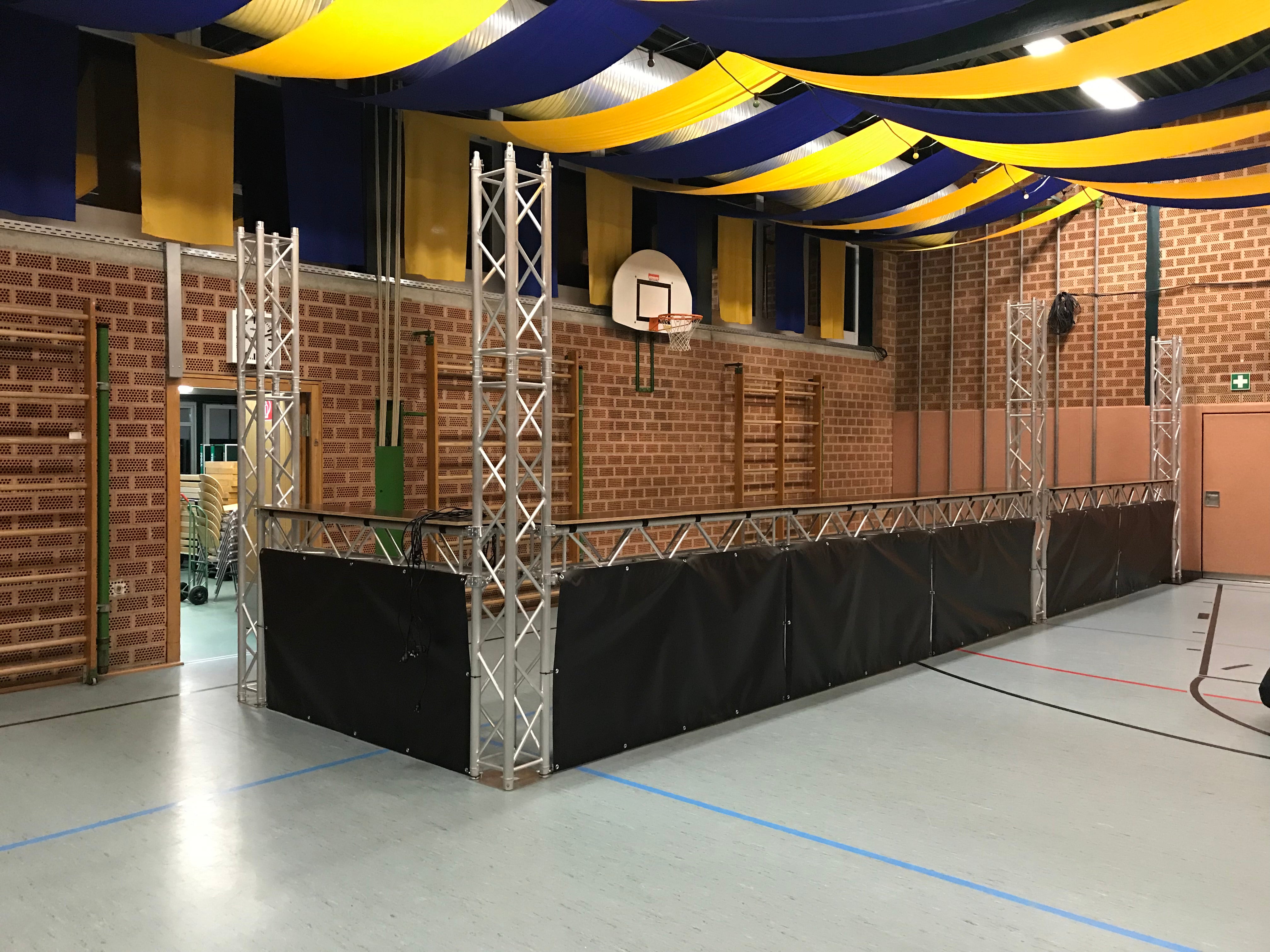 Traversenbar mieten – flexible Eventtheke nach Maß mit Zubehör – 3