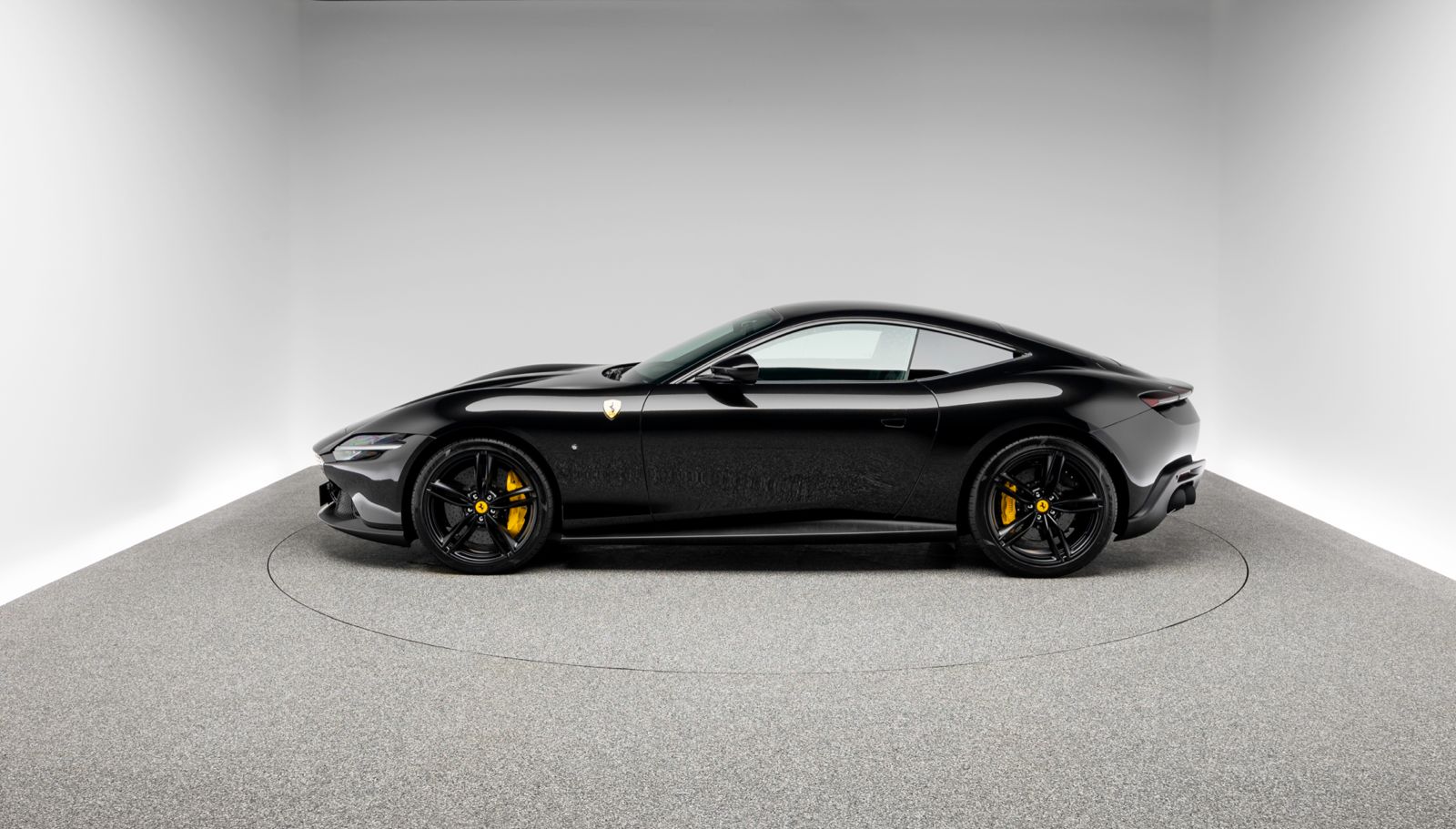 Ferrari Roma mieten bei Black & Ride