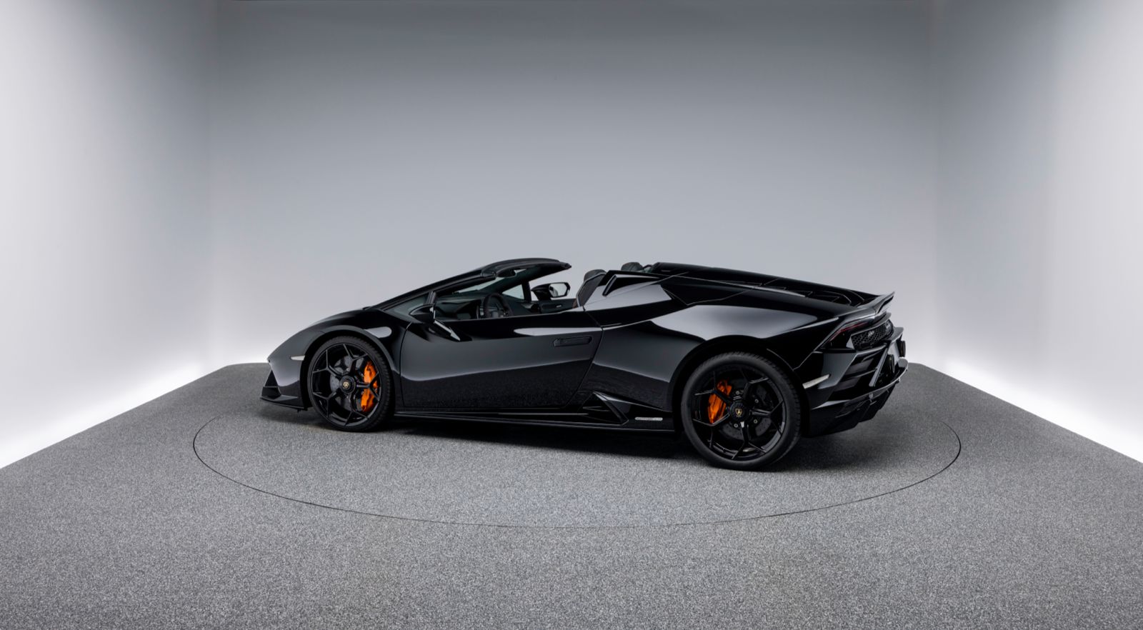Lamborghini Huracan EVO Spyder LP640-4 AWD mieten bei Black & Ride