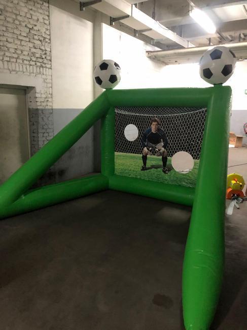 Aufblasbare Torwand mieten – 2 x 3 m, inkl. Gebläse & Bällen – 4