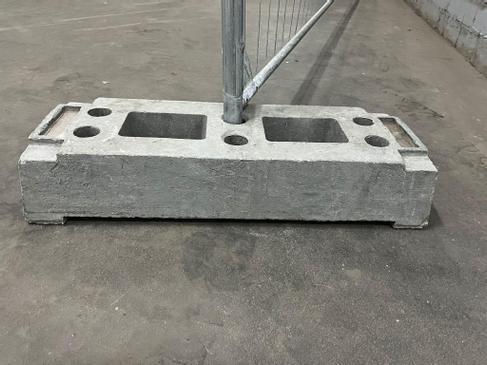 Bauzaun-Fuß mieten – PVC-Standfuß 26 kg, Made in Germany – 4