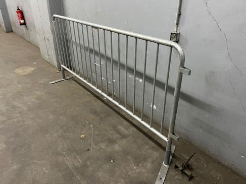 Absperrgitter / Bühnengitter / Drängelgitter mieten – 250 x 110 cm – 3