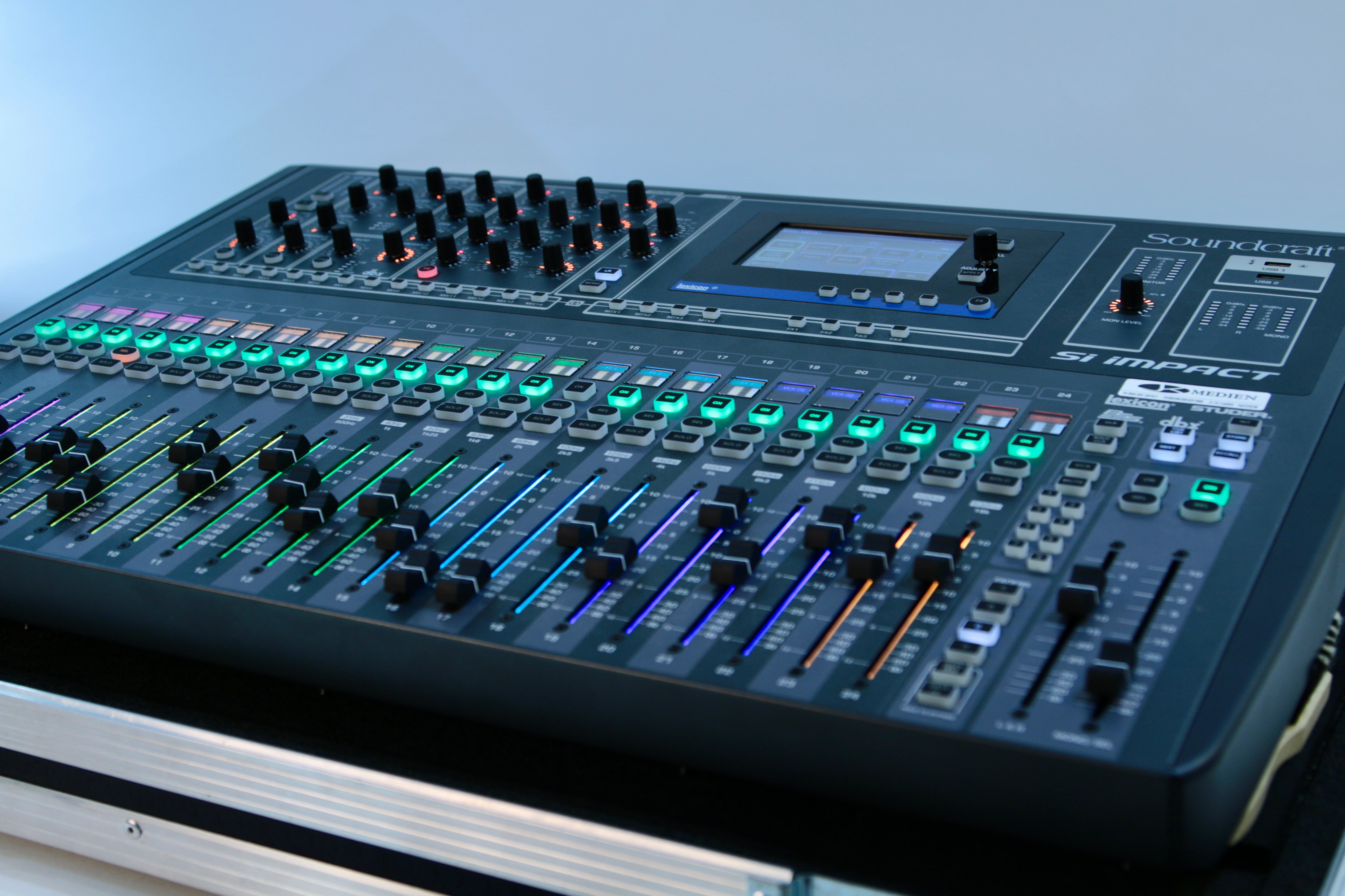Soundcraft Si Impact mieten – 40-Kanal-Digitalmischpult mit Motorfadern – 3