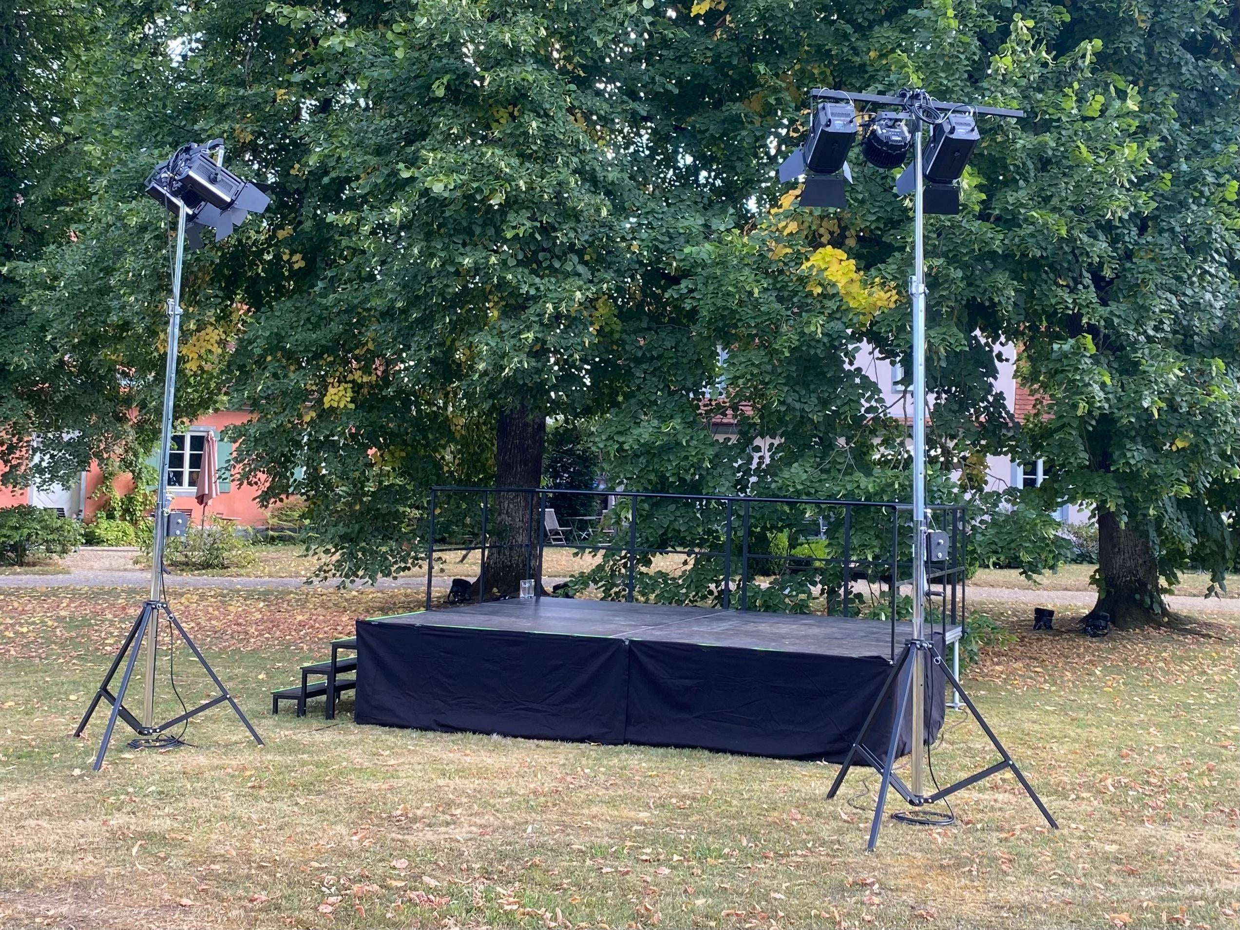 Bühnenpodest mieten – Praktikus light 2x1m, 750kg Traglast – 3