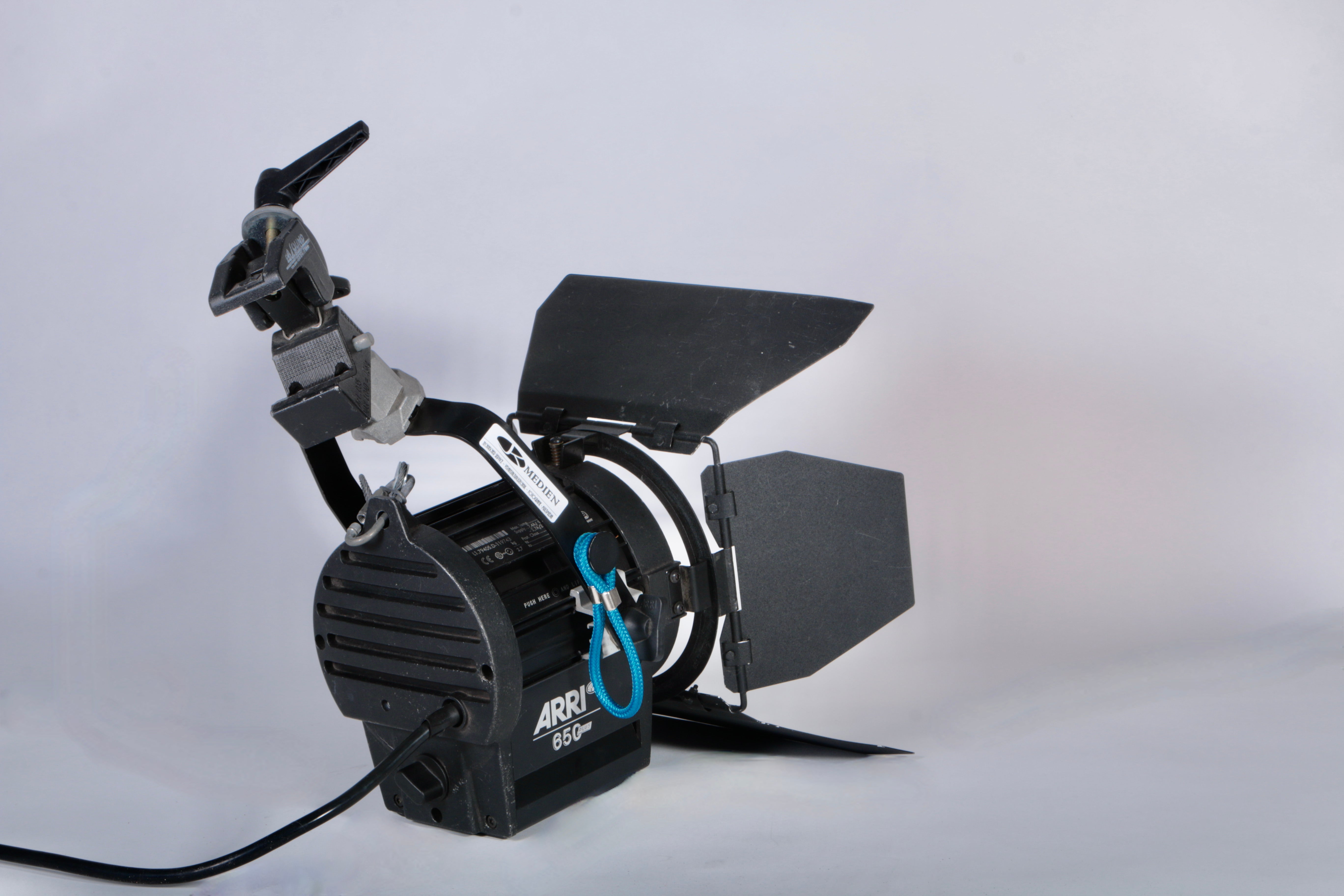 Arri 650 Plus Stufenlinse mieten – Fresnel-Scheinwerfer für Film & Theater – 3