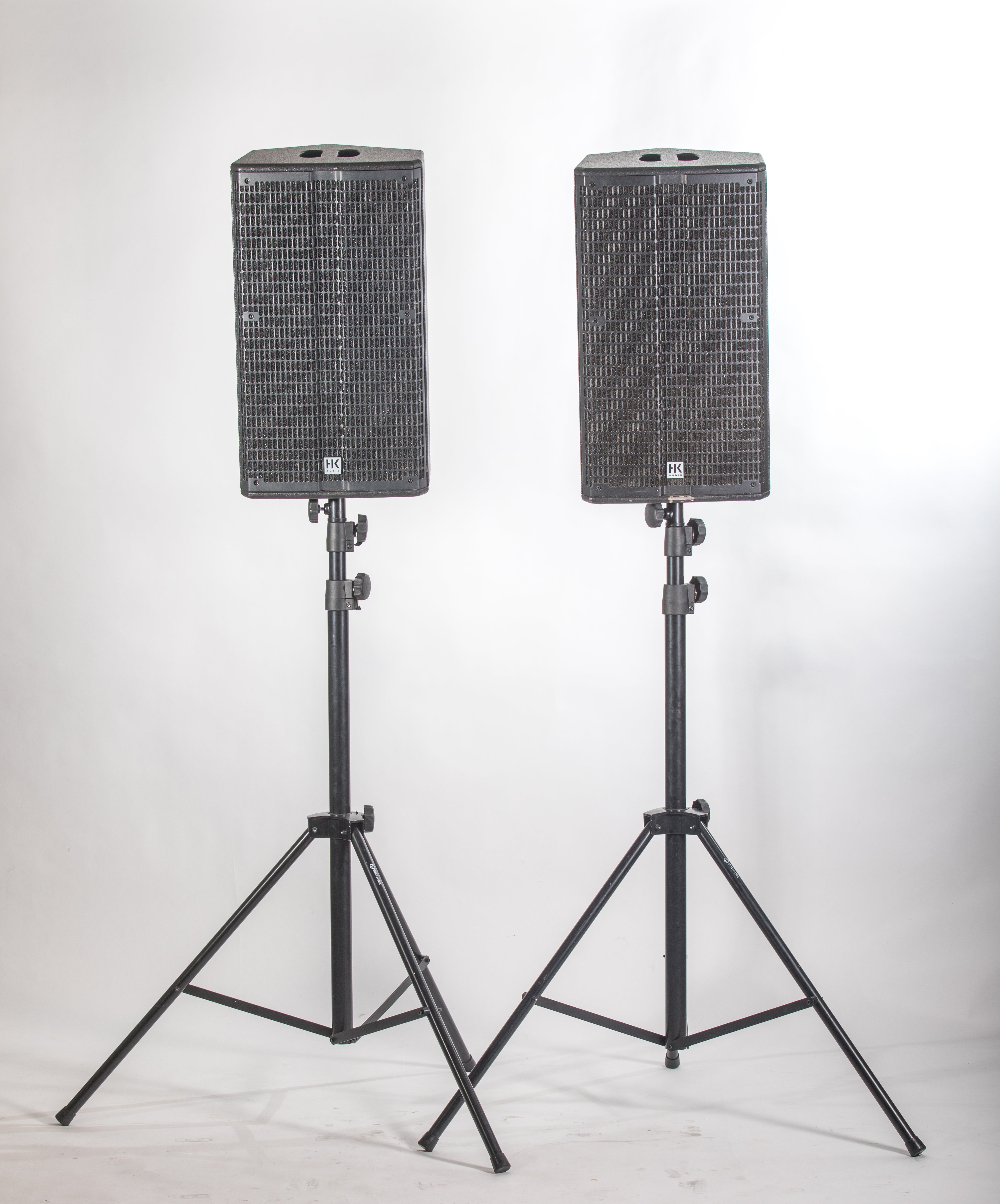 Musikanlage mieten – HK Audio PA-Set 2.0 mit 2x 1000 W & Stativen