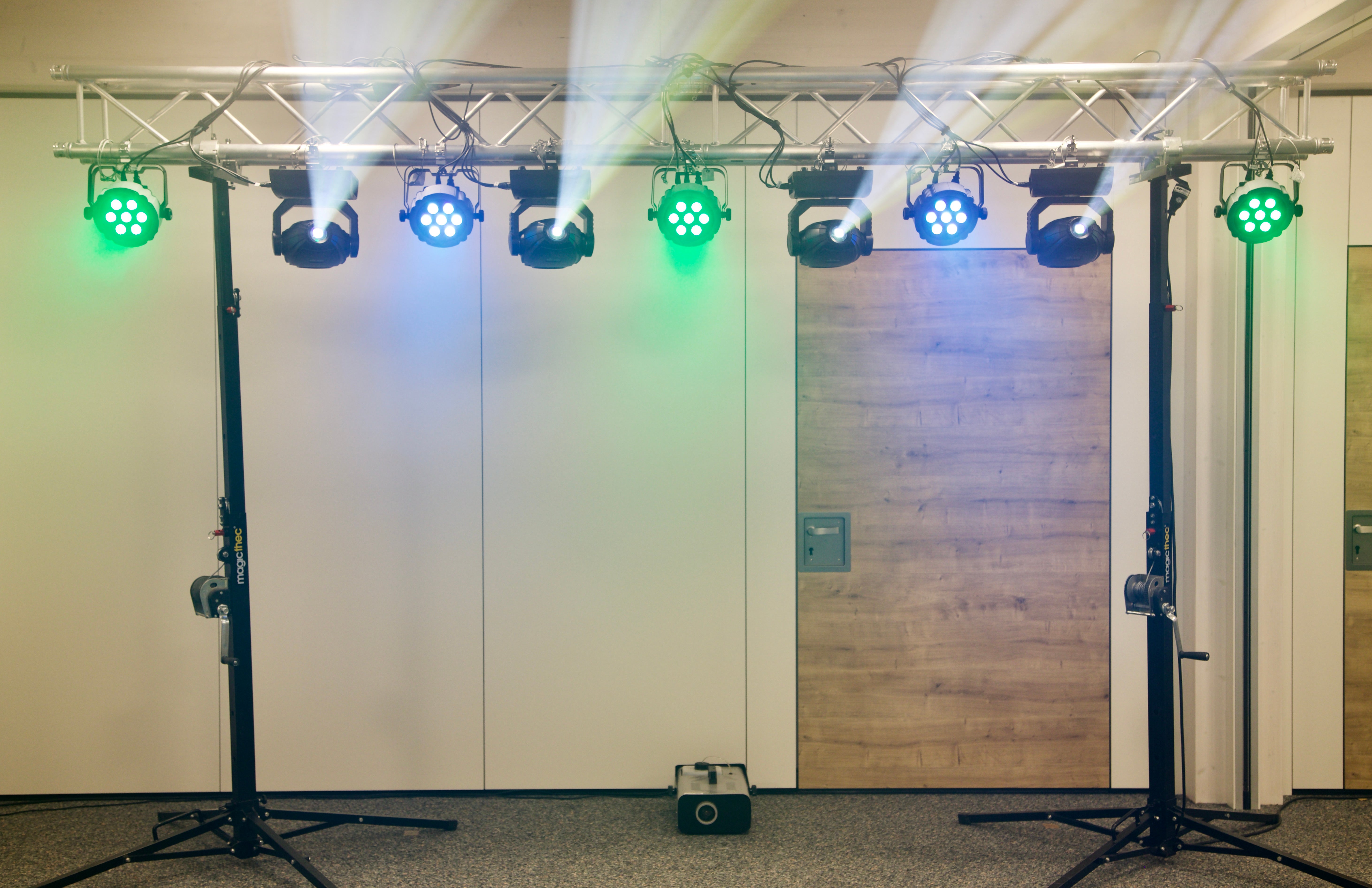 Lichtset L mieten – Movinghead, Traversen & Nebelmaschine Komplettset
