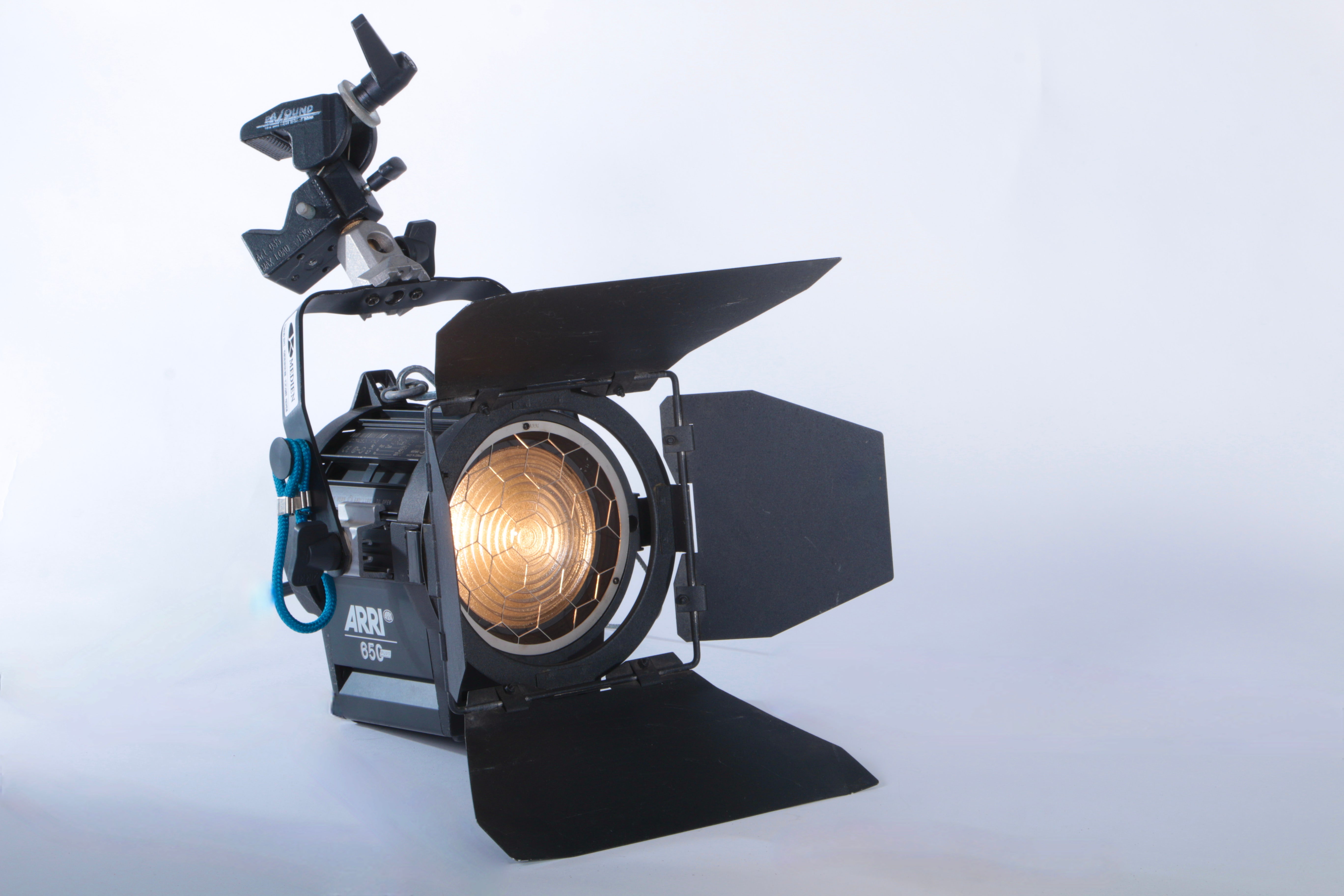 Arri 650 Plus Stufenlinse mieten – Fresnel-Scheinwerfer für Film & Theater