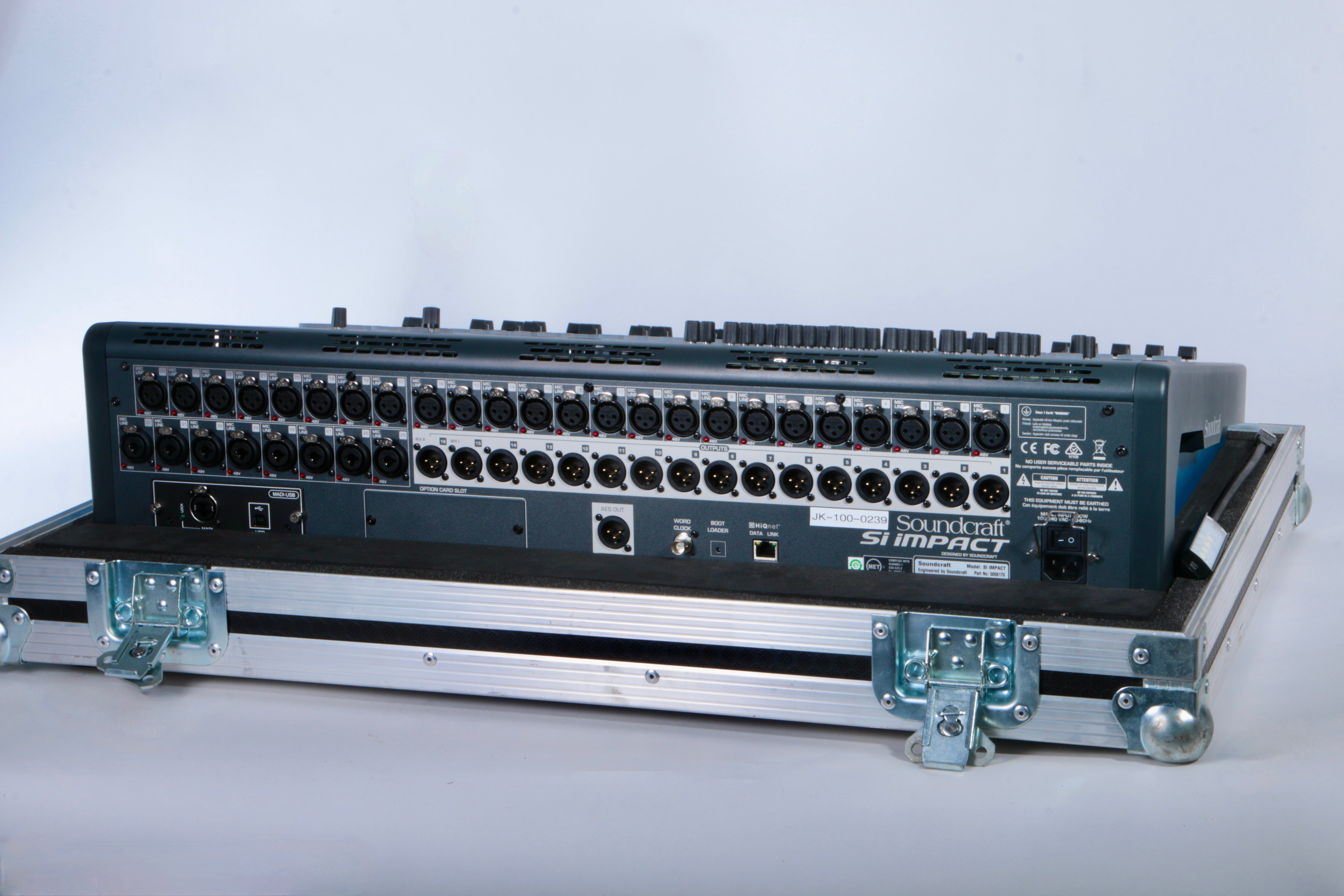 Soundcraft Si Impact mieten – 40-Kanal-Digitalmischpult mit Motorfadern – 2