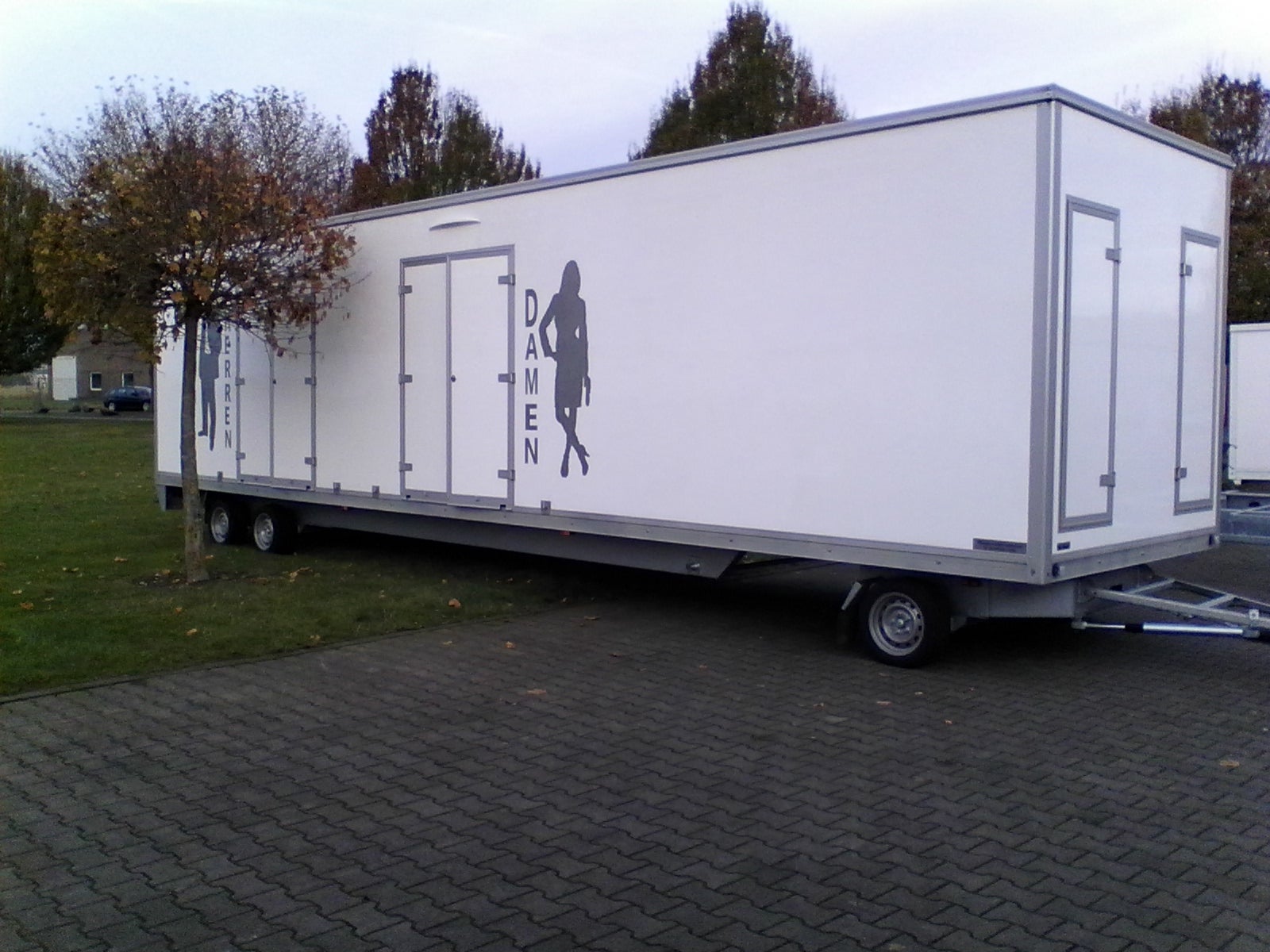 Toilettenwagen mieten – 1/1, 5/1 & barrierefreie Toilettenkabine – 3
