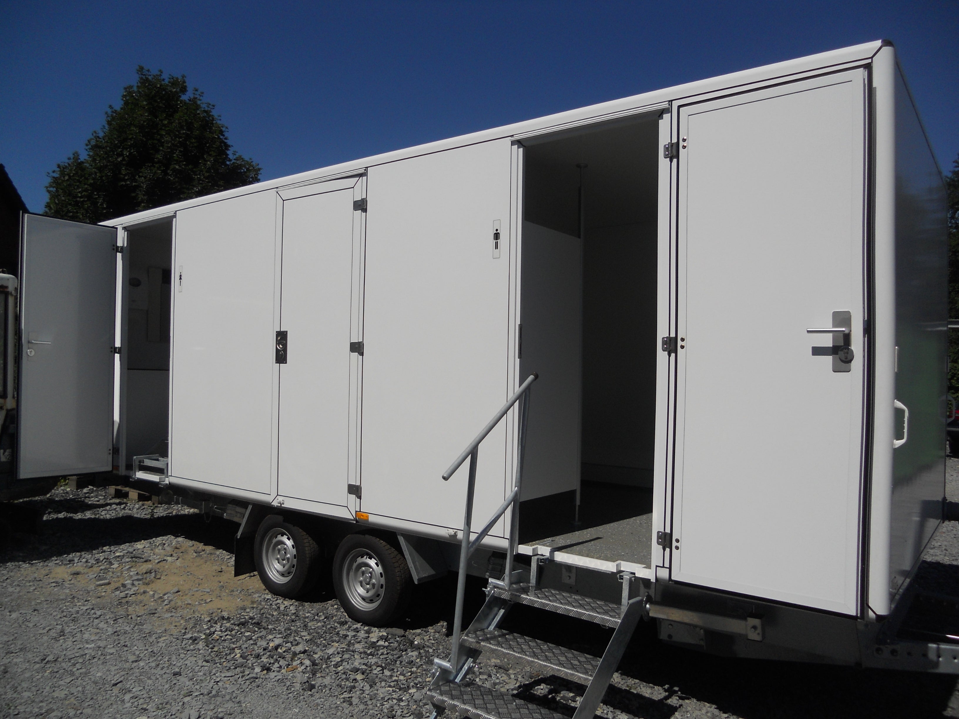 Toilettenwagen mieten – 1/1, 5/1 & barrierefreie Toilettenkabine – 2