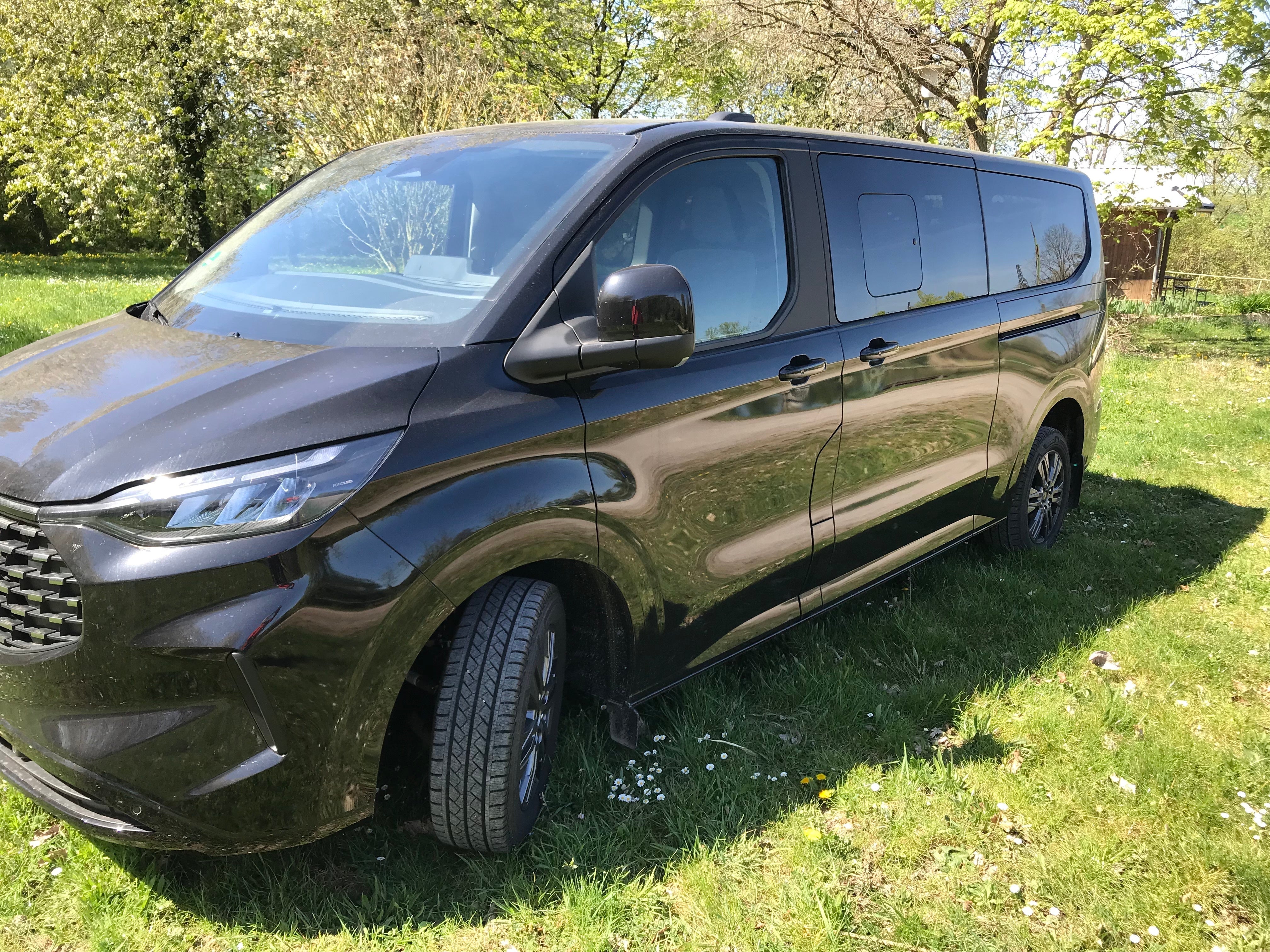 Ford Tourneo Custom Titanium 8-Sitzer mieten - Automatik, Navi, Rueckfahrkamera – 2