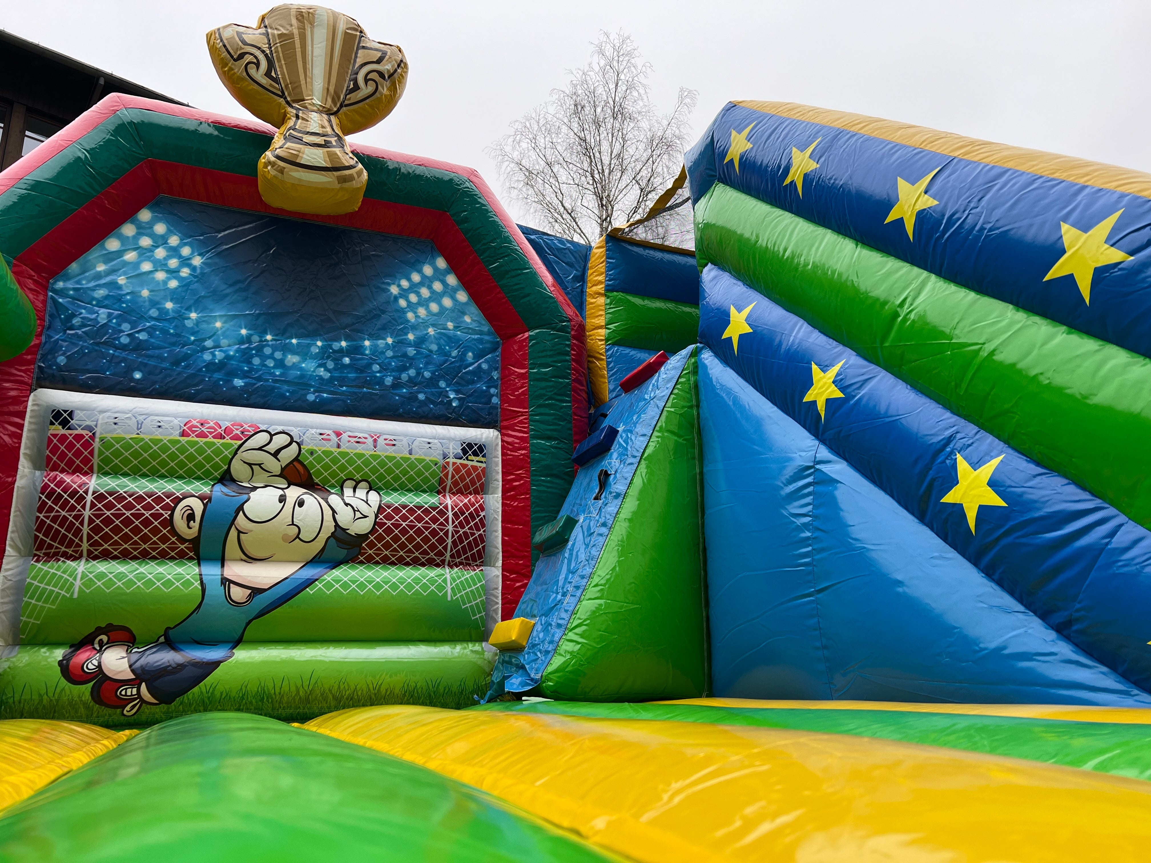 Hüpfburg Fußball mit Rutsche mieten in München – Kindergeburtstag & Event – 4