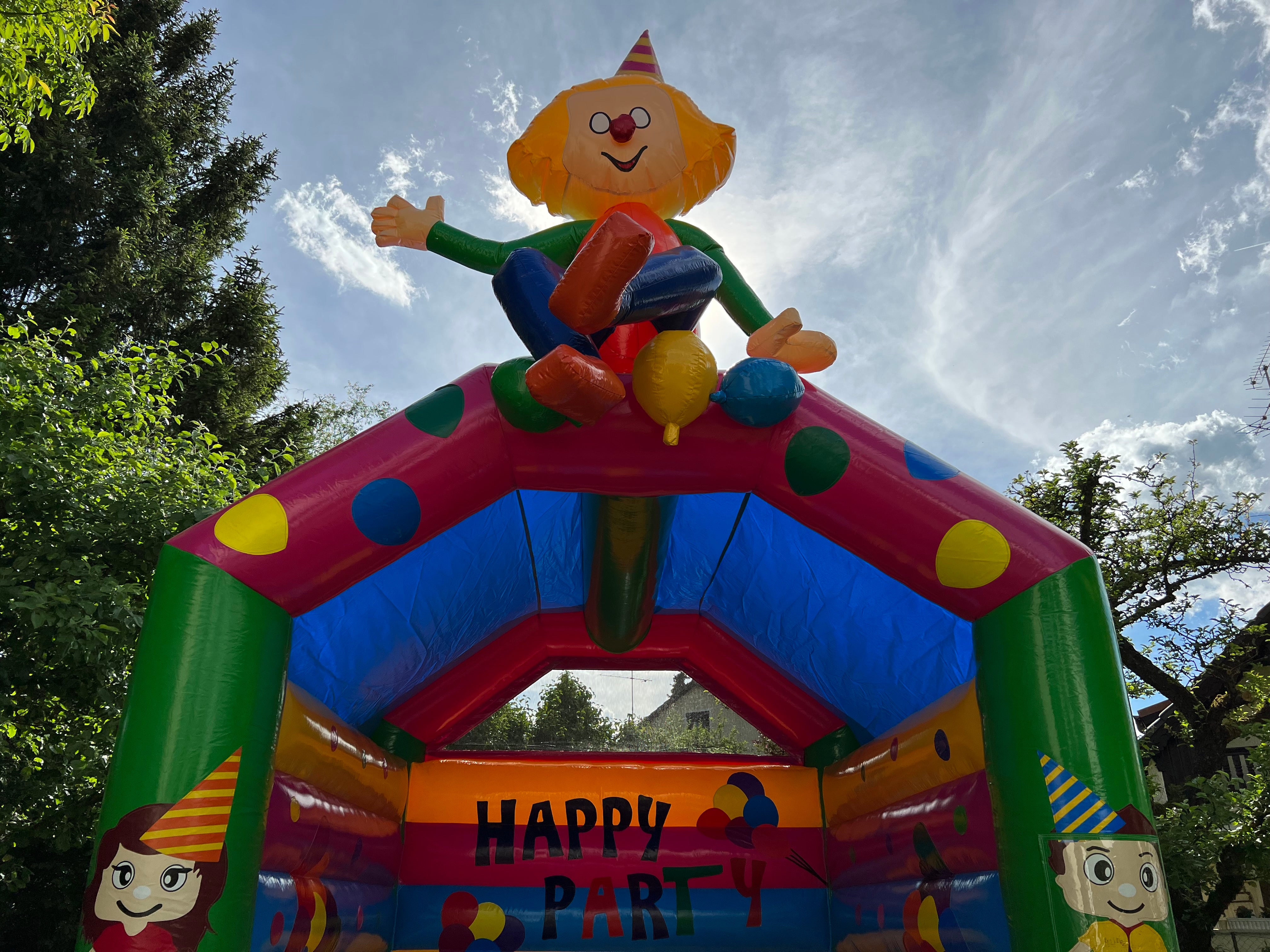 Hüpfburg Clown mieten München – farbenfrohes Design mit Dach – 4