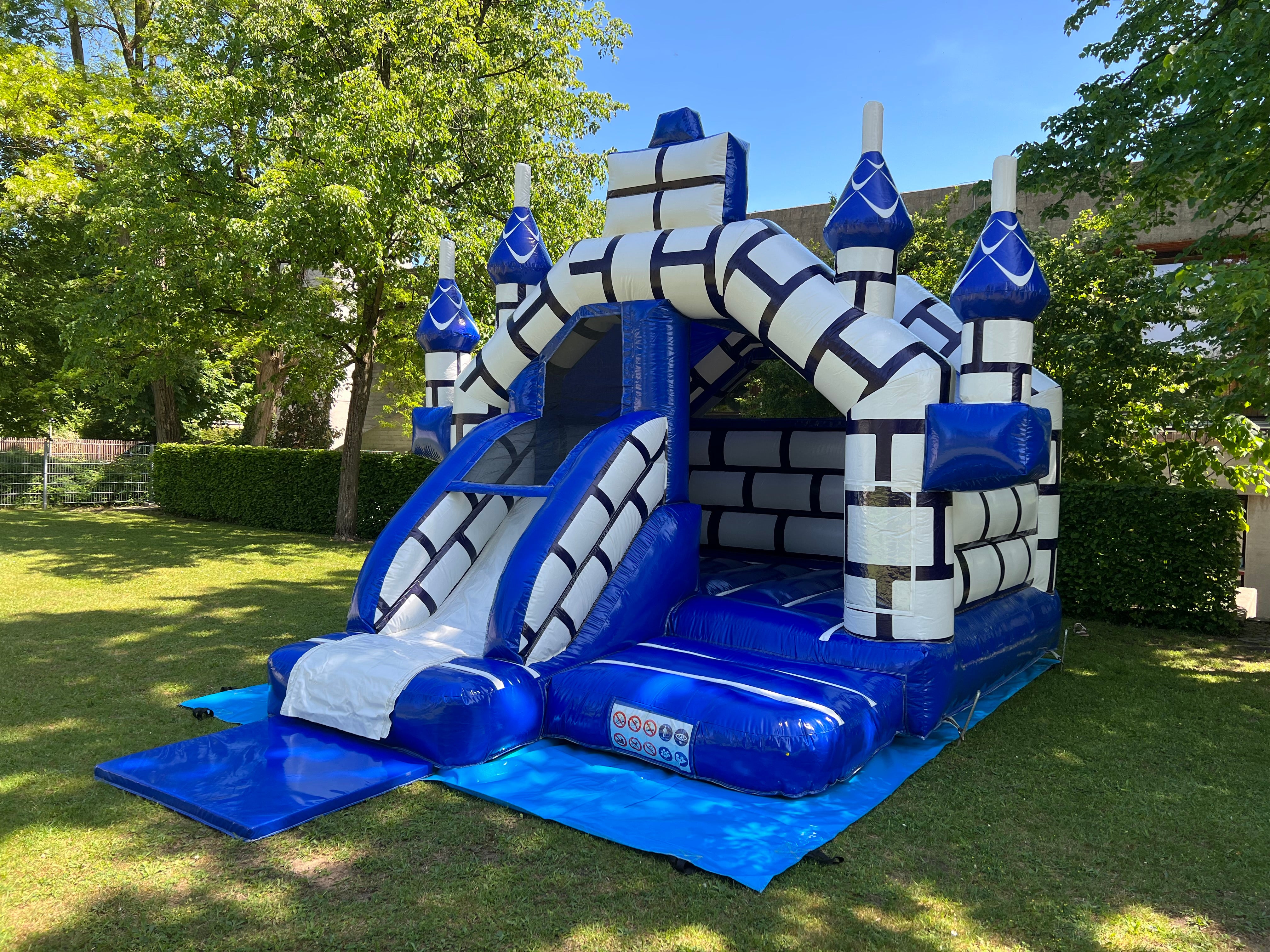 Hüpfburg Schloss mit Rutsche mieten München – märchenhaftes Design – 2