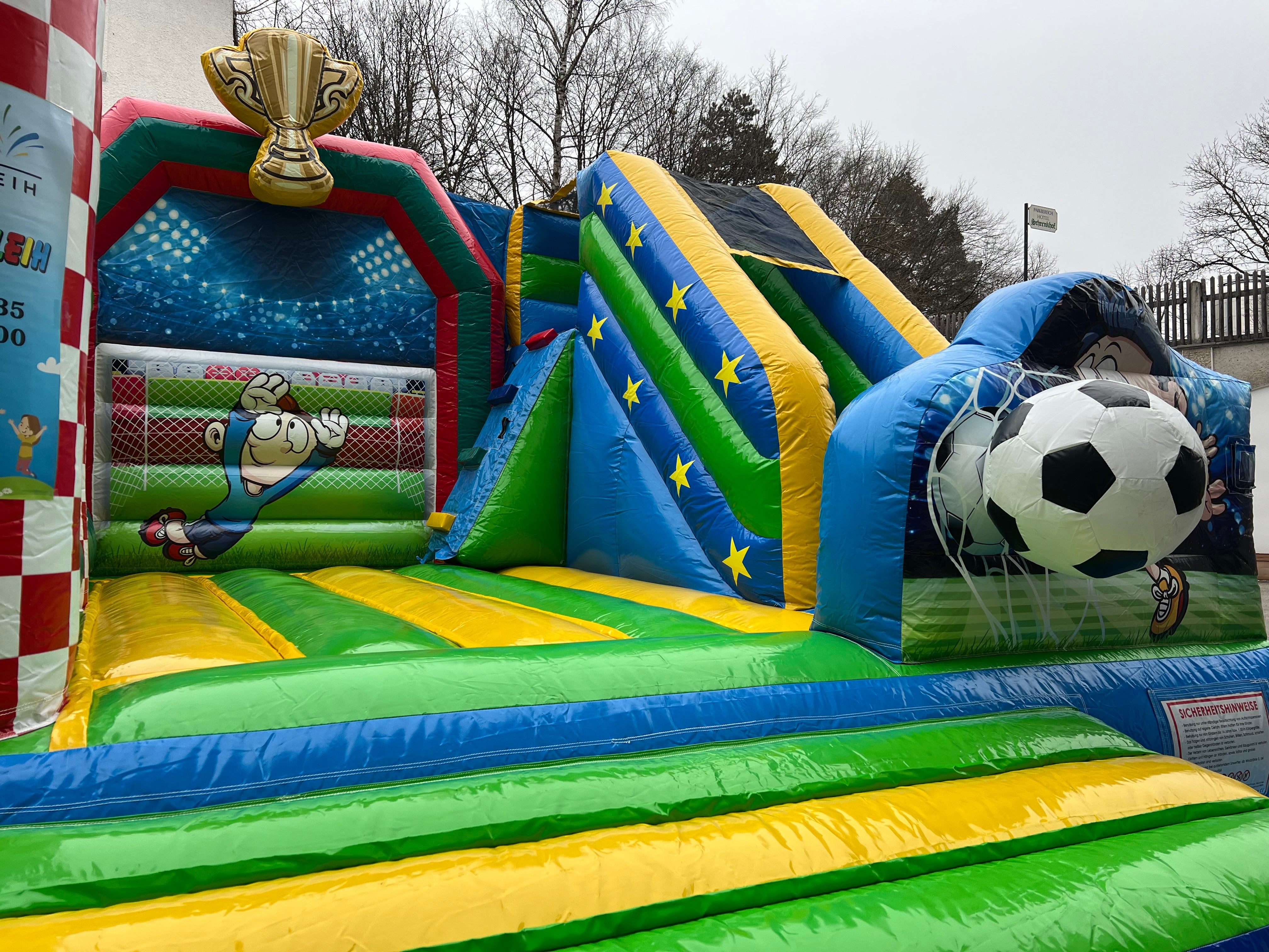 Hüpfburg Fußball mit Rutsche mieten in München – Kindergeburtstag & Event – 2