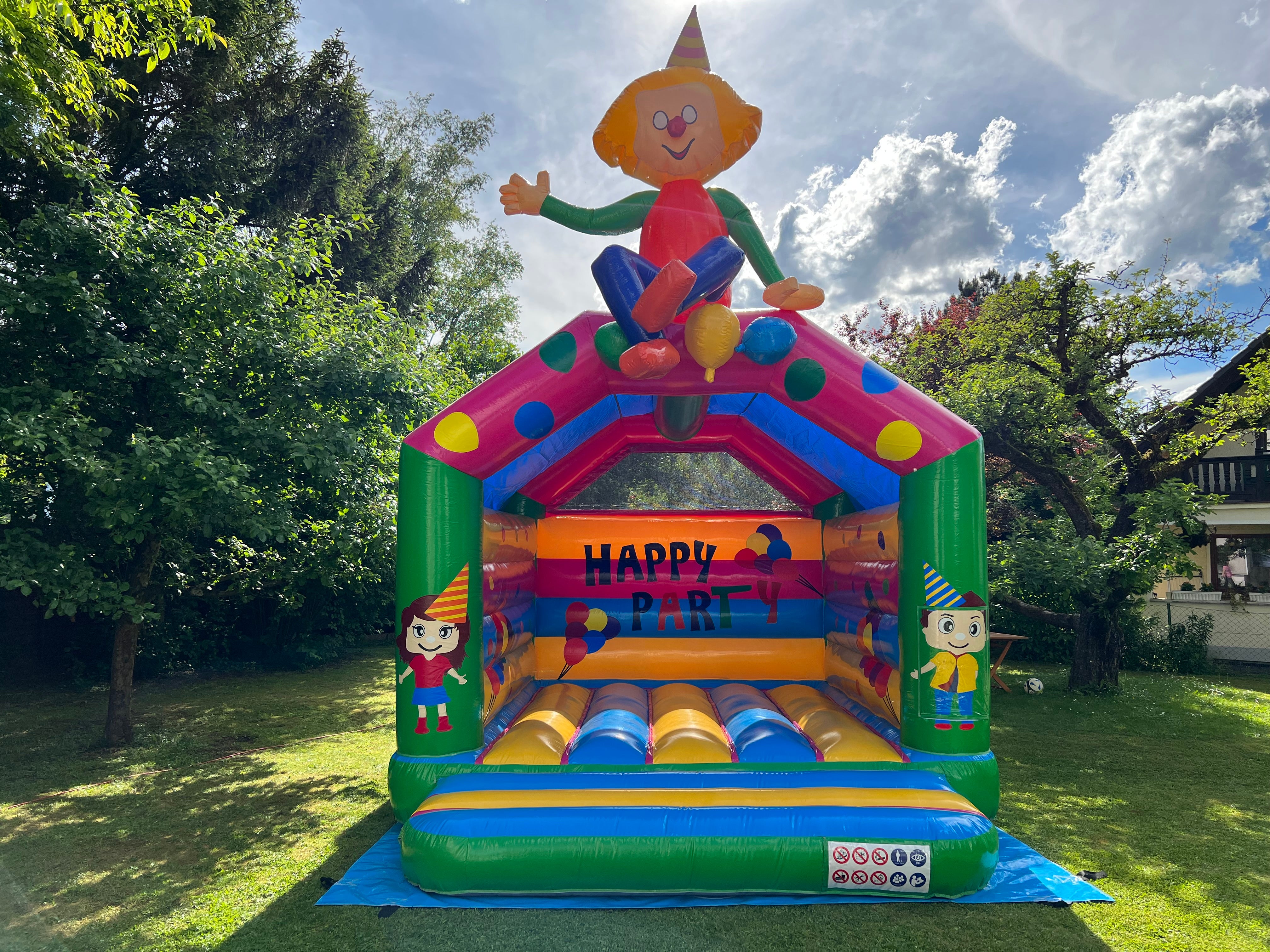 Hüpfburg Clown mieten München – farbenfrohes Design mit Dach