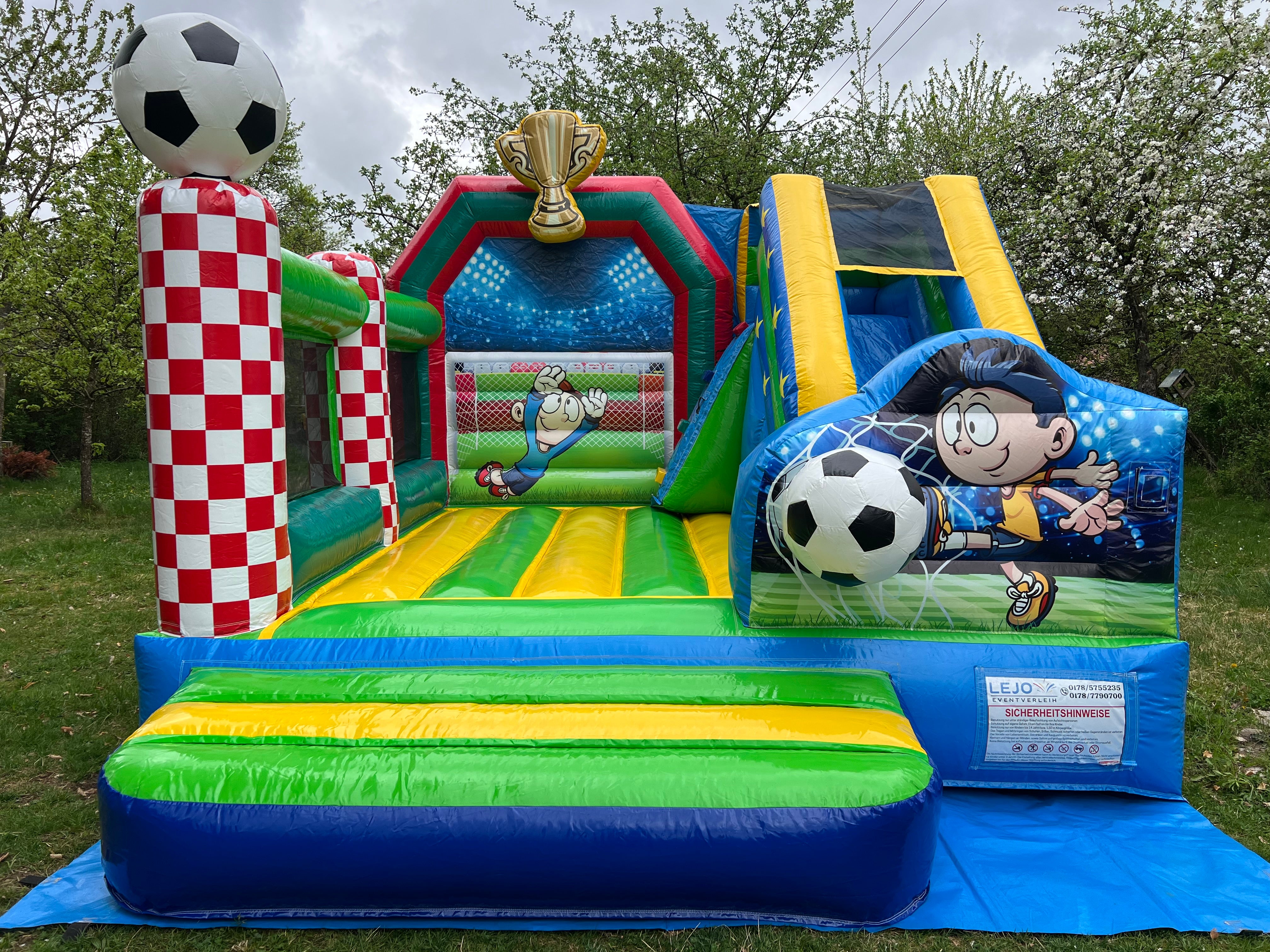Hüpfburg Fußball mit Rutsche mieten in München – Kindergeburtstag & Event