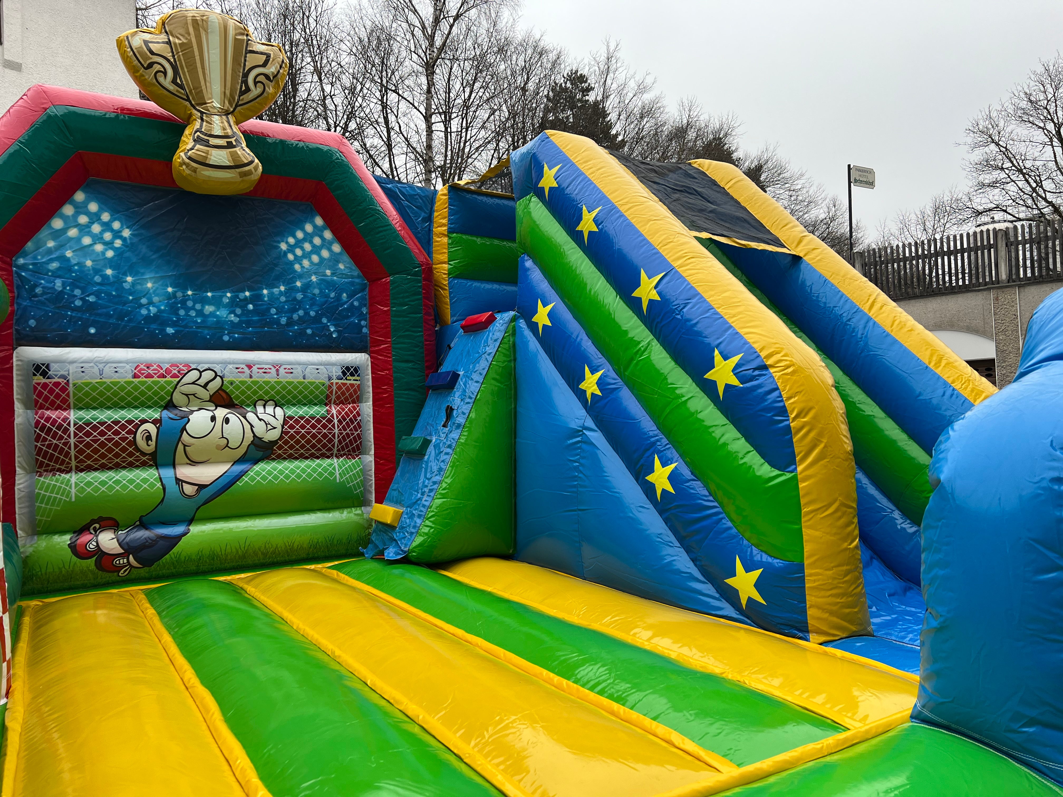 Hüpfburg Fußball mit Rutsche mieten in München – Kindergeburtstag & Event – 3