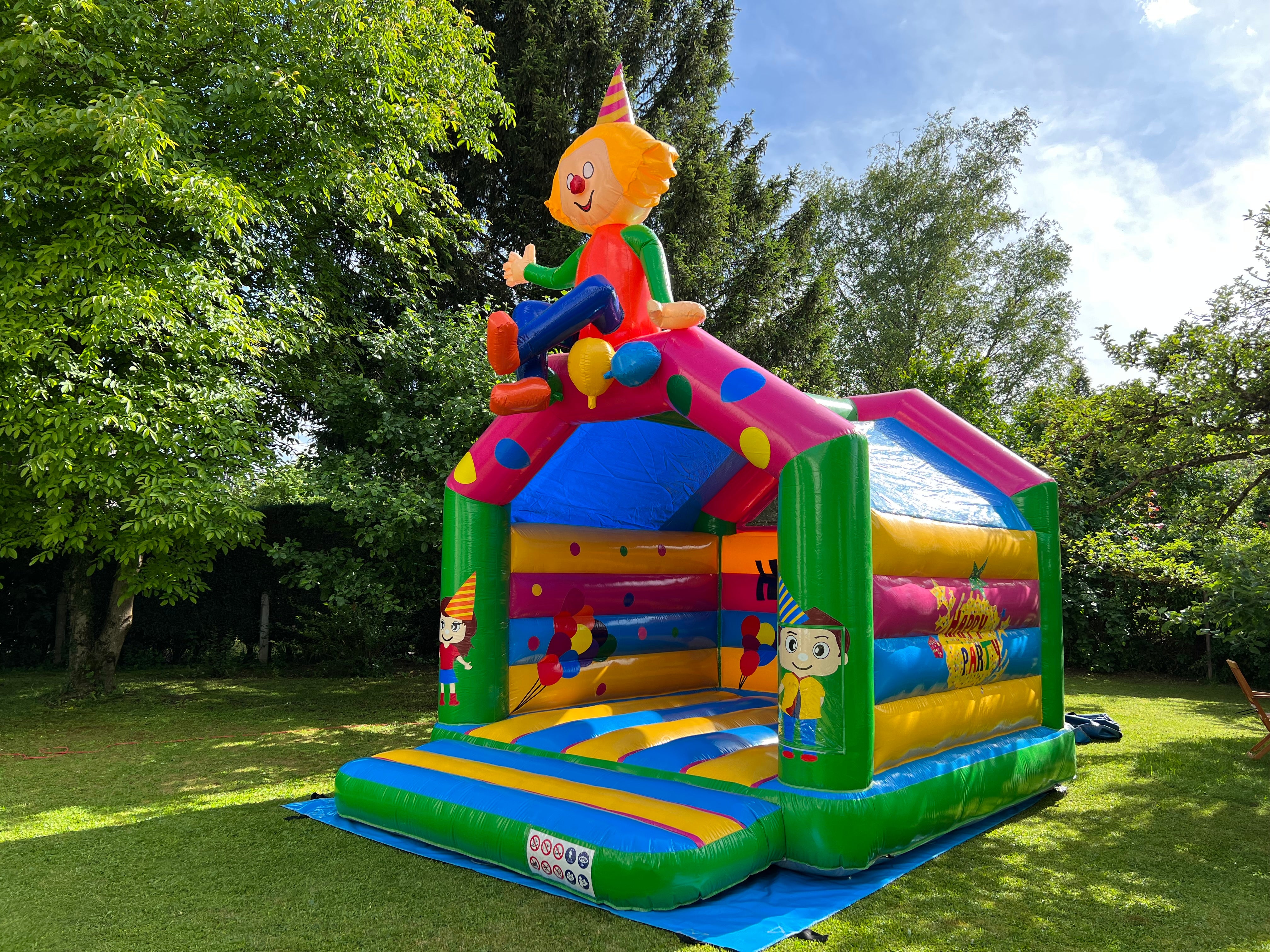 Hüpfburg Clown mieten München – farbenfrohes Design mit Dach – 2