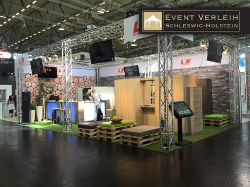 Messestand mieten – individueller Messebau mit Beleuchtung, Mobiliar, Bannern & Bodenbelägen