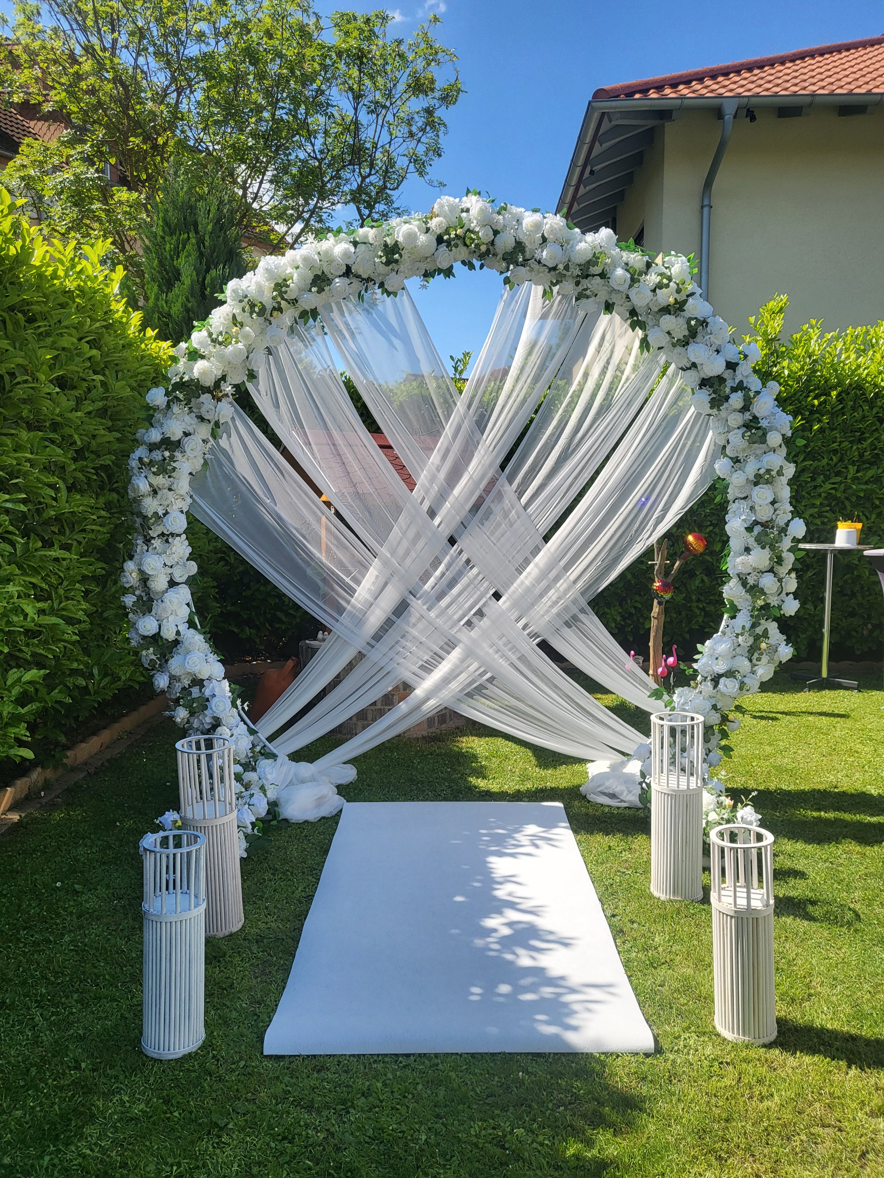 Blumenbogen mieten – 200 cm hoher Hochzeitsbogen mit Blumenschmuck – 2