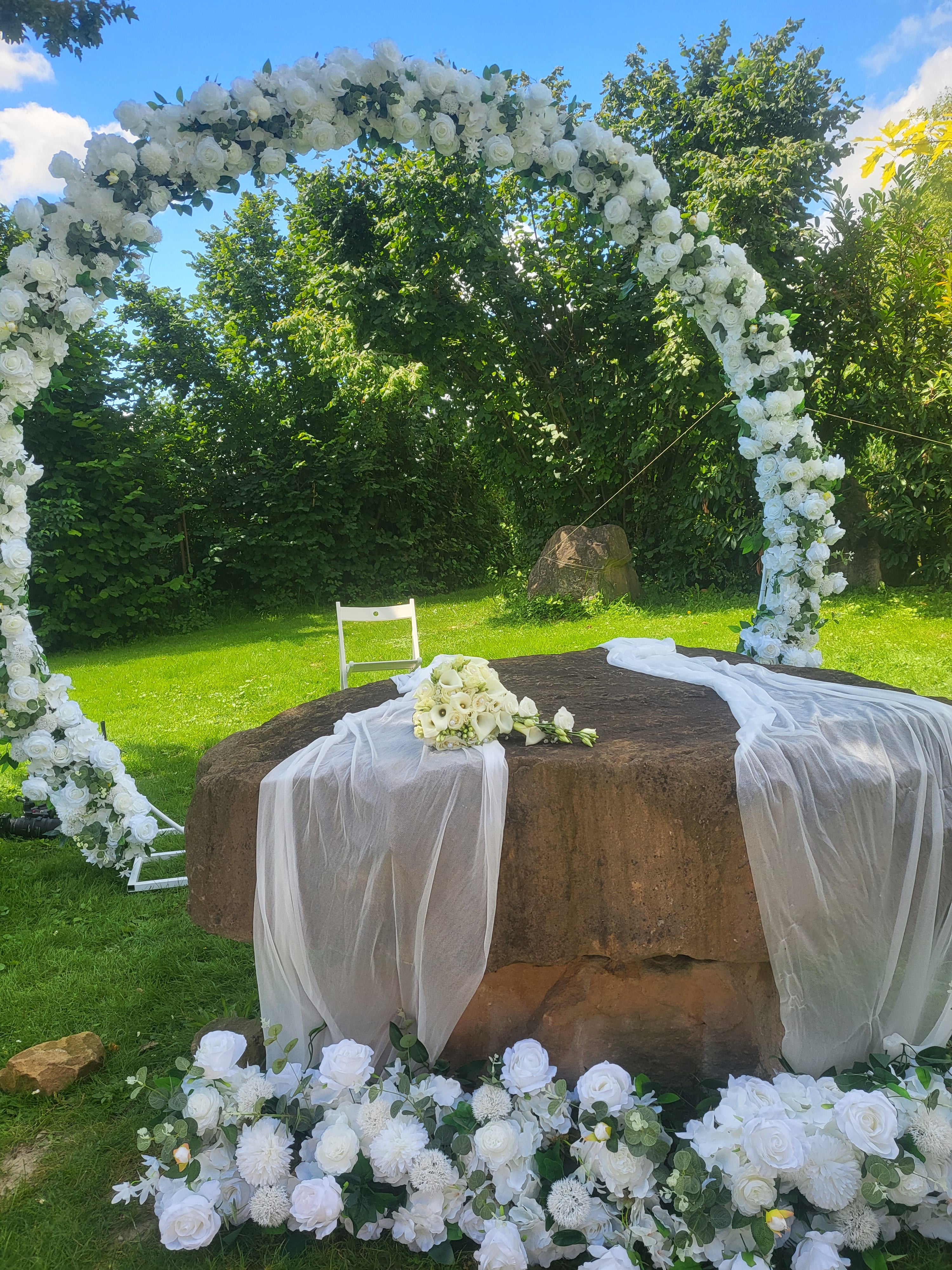 Blumenbogen mieten – 200 cm hoher Hochzeitsbogen mit Blumenschmuck – 3