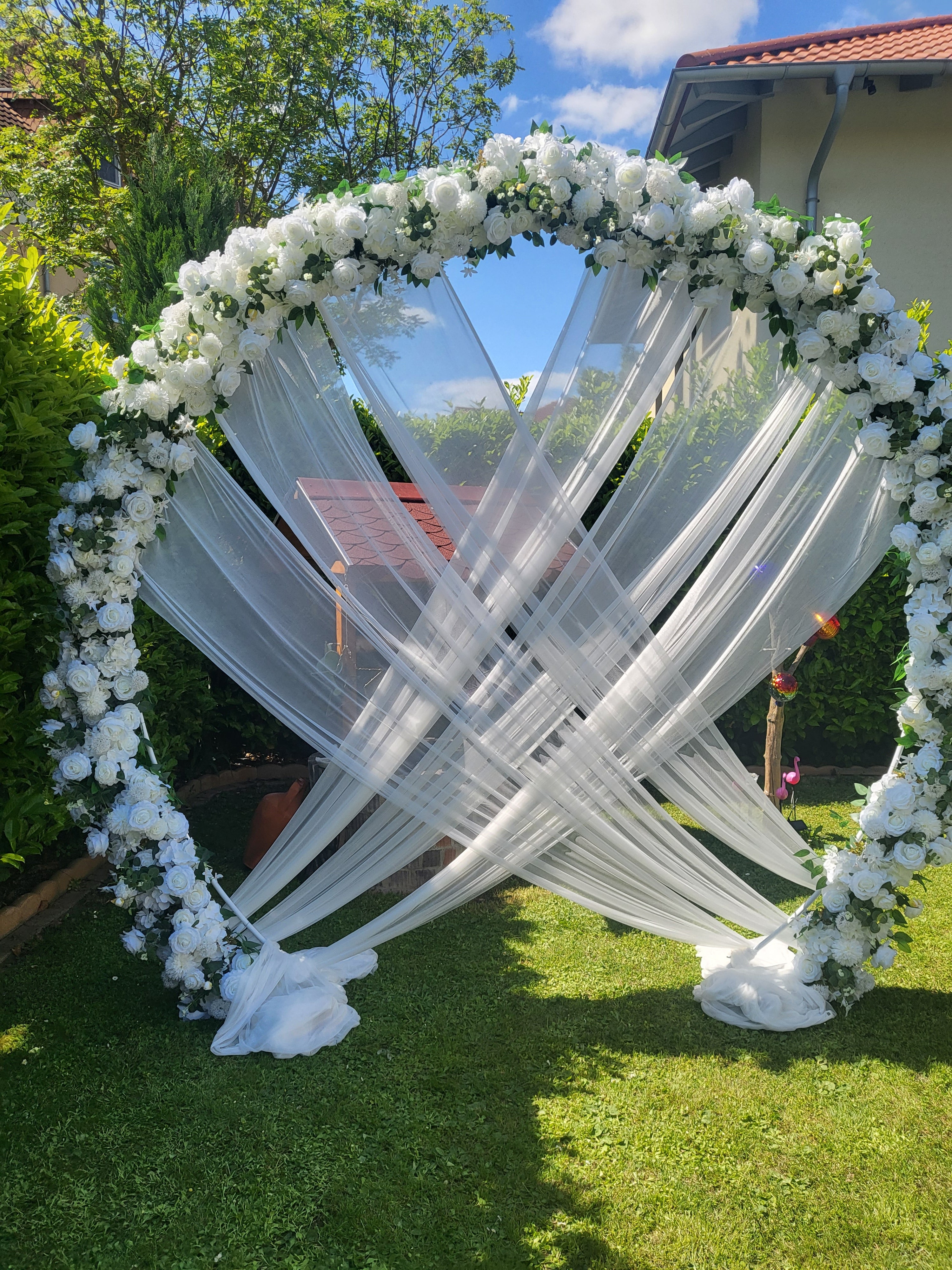 Blumenbogen mieten – 200 cm hoher Hochzeitsbogen mit Blumenschmuck