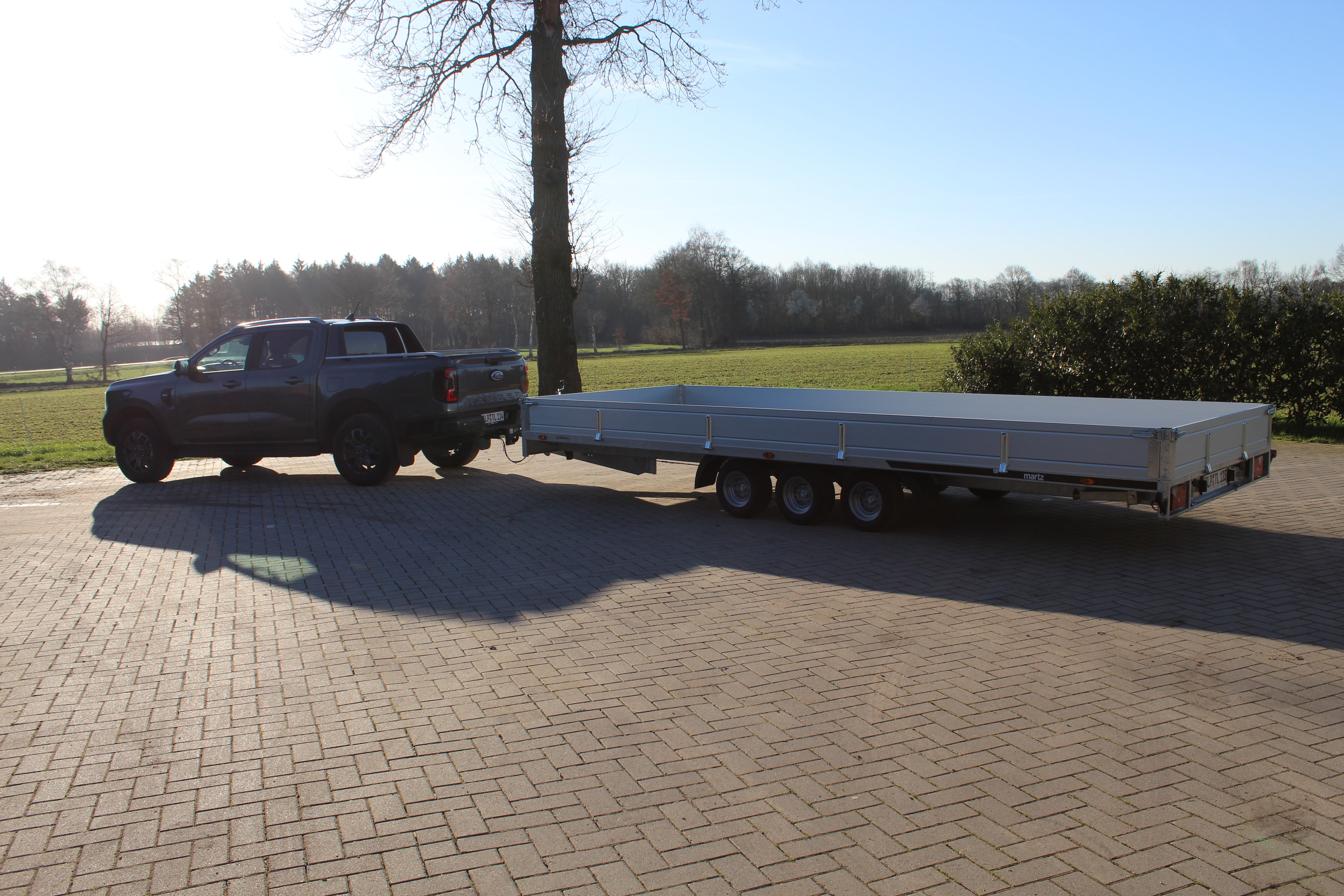 Autotransporter mieten – 6 m Anhänger, 2.736 kg Nutzlast, mit Seilwinde – 3