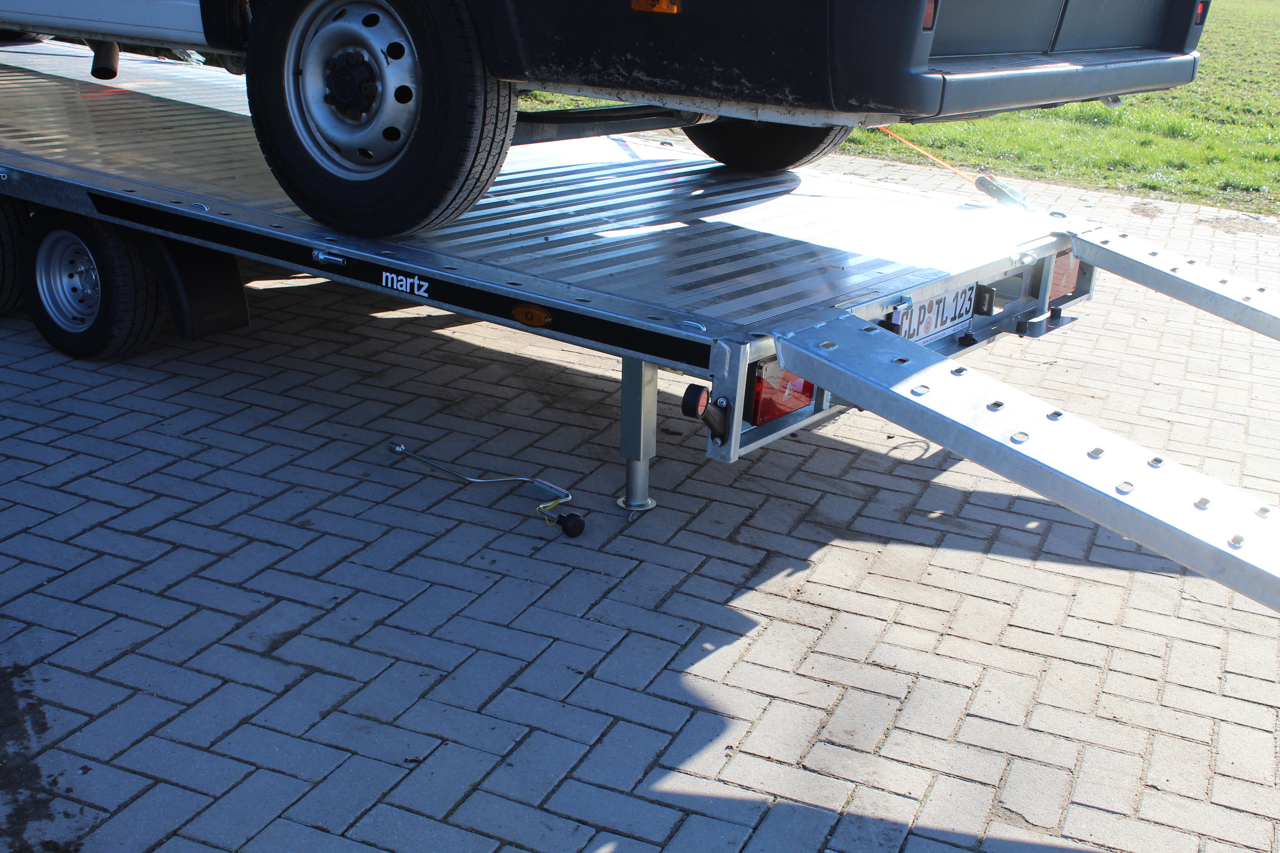 Autotransporter mieten – 6 m Anhänger, 2.736 kg Nutzlast, mit Seilwinde – 4