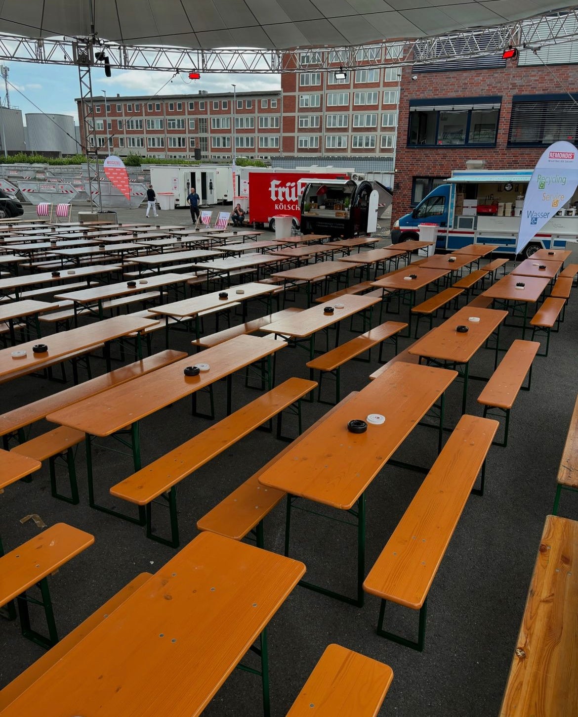 Bierzeltgarnitur mieten in Köln – robuster Tisch & 2 Bänke für bis zu 8 Personen – 2
