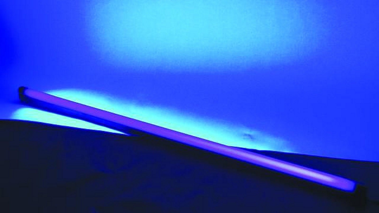 Lichtset G mieten – UV-Schwarzlicht (4 Röhren) + Nebelmaschine bis 30 Gäste – 3
