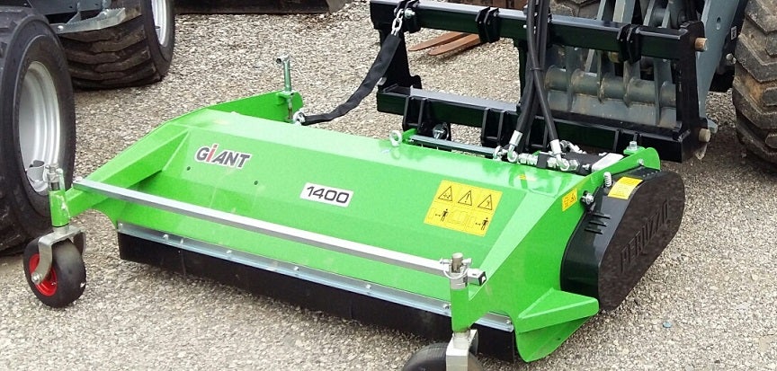 Schlegelmäher für Radlader Giant D 337 T mieten – Anbaugerät Scorpion