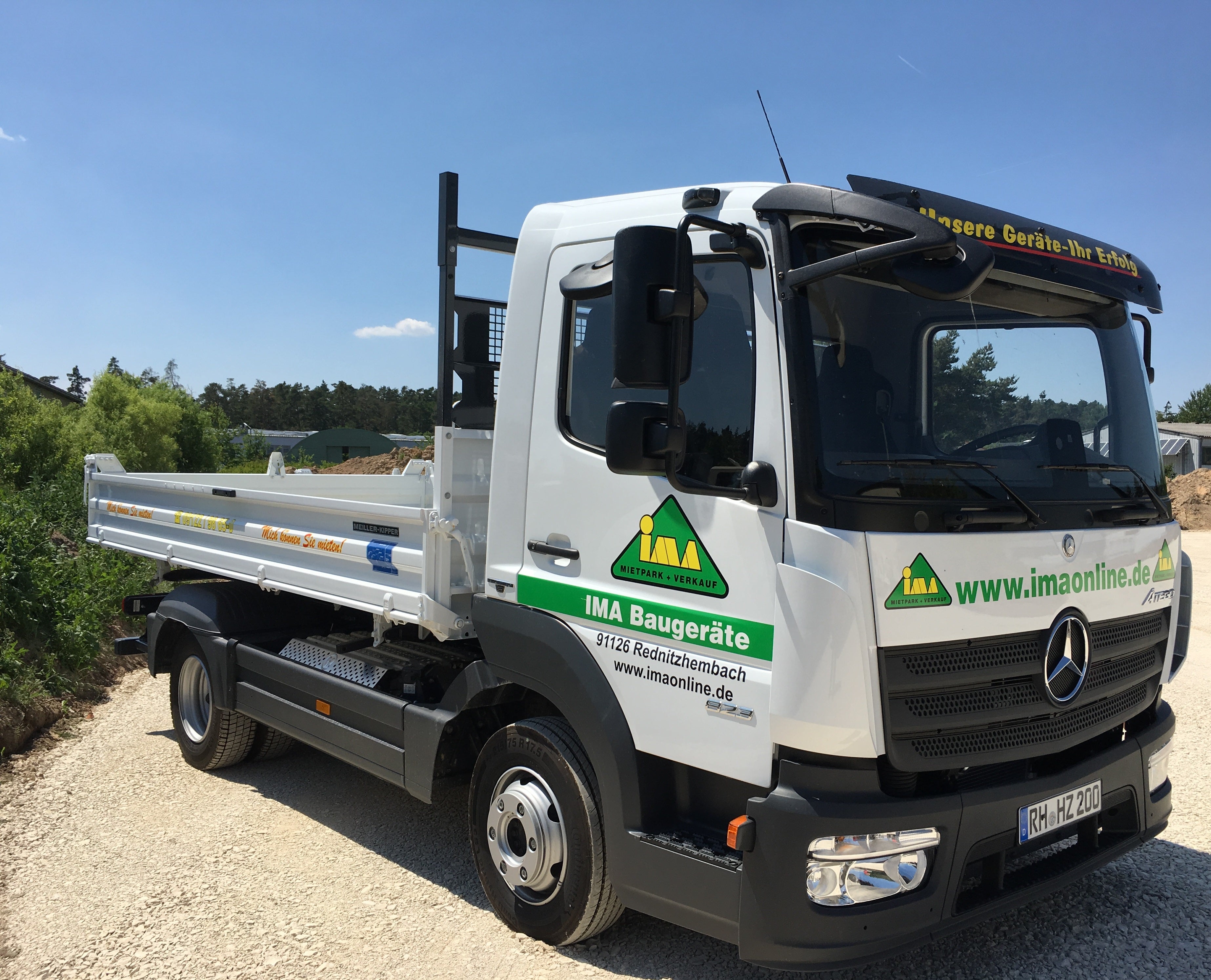LKW 7,49 t mieten – 3-Seiten-Kipper mit 231 PS für Baustelle & Transport