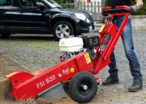 Baumstumpffräse mieten – Stubbenfräse mit Drehkranzschwenkung