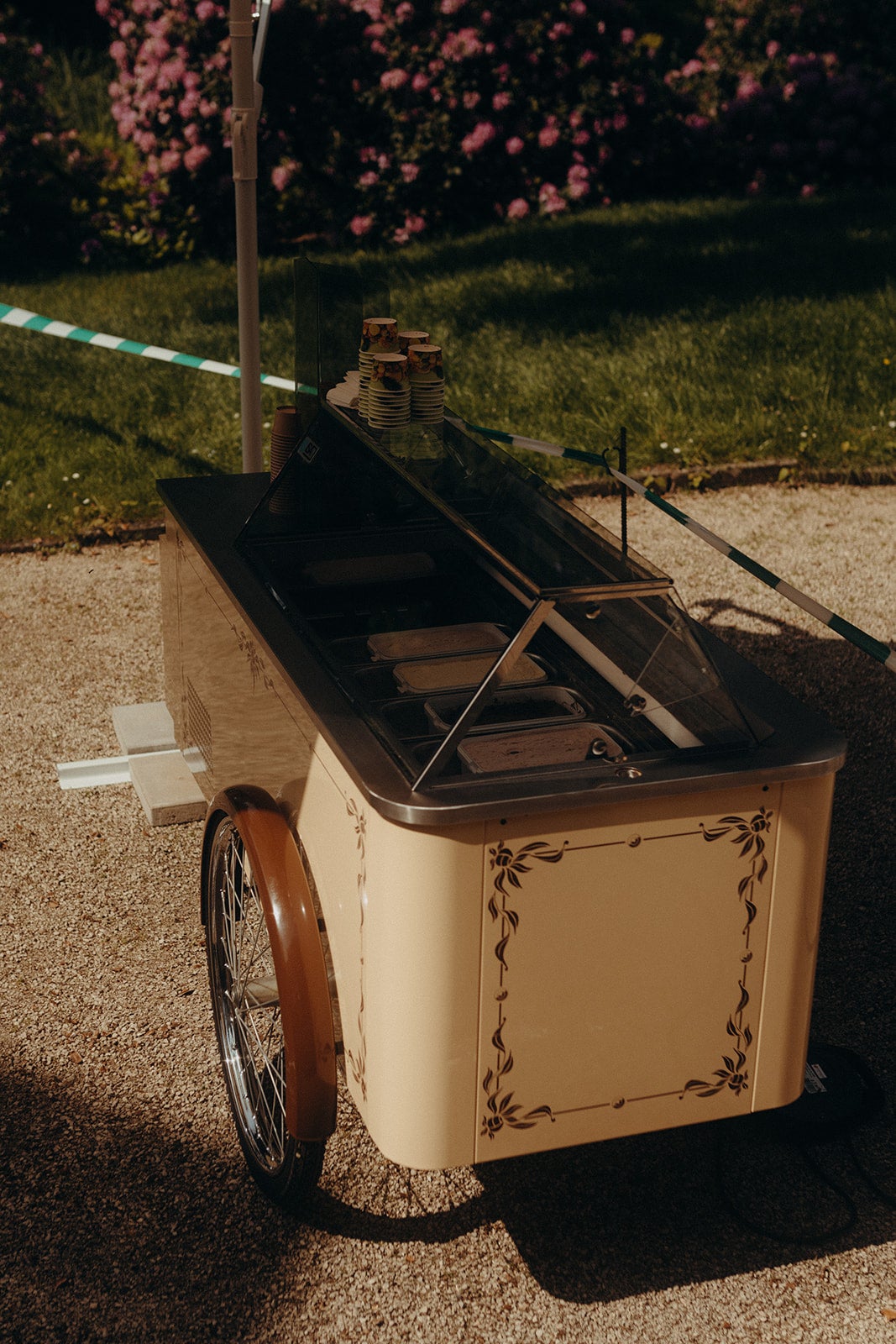 Retro-Eiswagen mieten – ISA Carrettino mit Sonnenschirm, mobil – 2