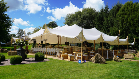 Stretchzelt beige 10 x 15 m mieten – regendichtes Eventzelt für Gala & Outdoor – 4