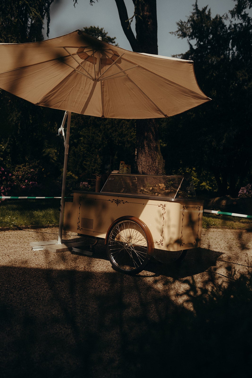 Retro-Eiswagen mieten – ISA Carrettino mit Sonnenschirm, mobil – 3