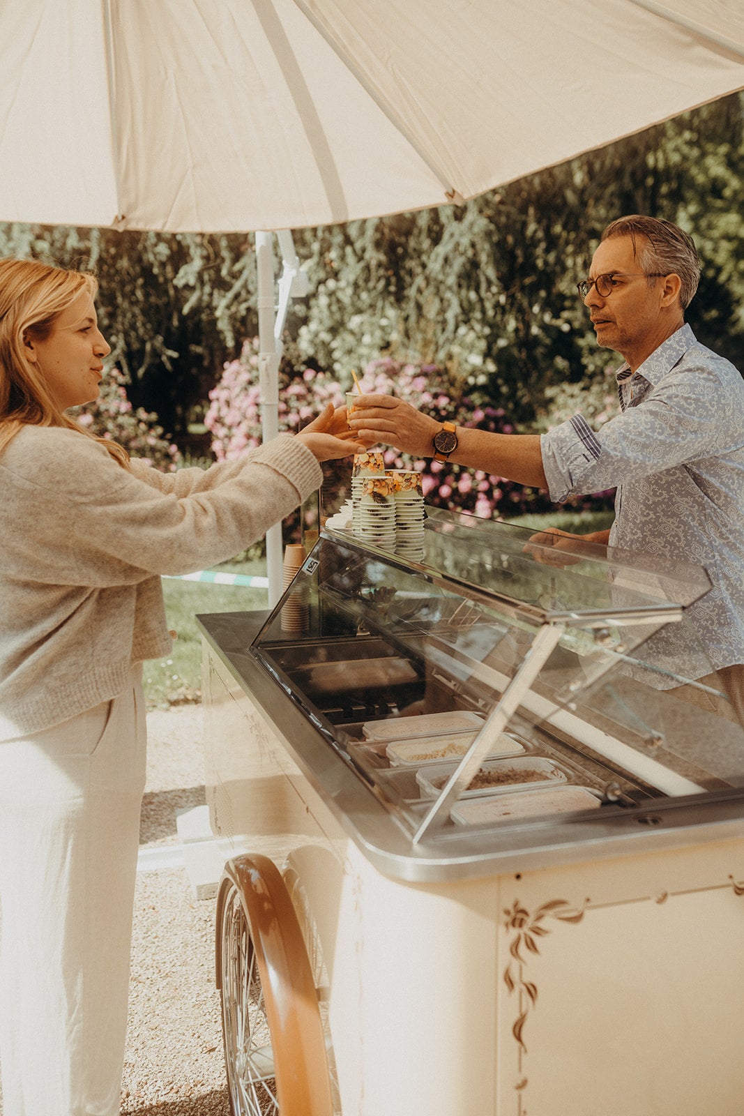 Retro-Eiswagen mieten – ISA Carrettino mit Sonnenschirm, mobil