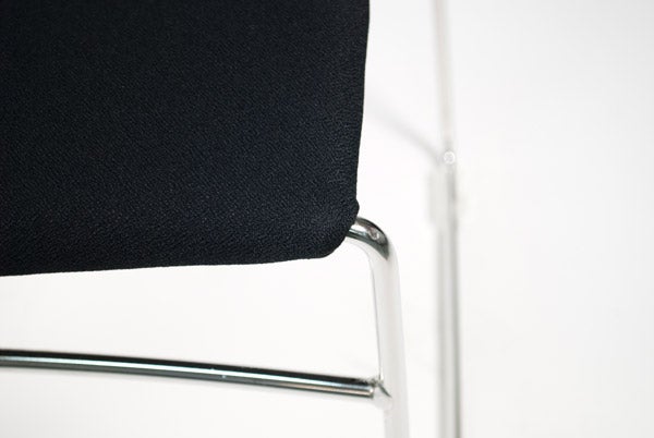 Konferenzstuhl BLACK WEB mieten – Netzrücken, gepolstert, stapelbar – 3