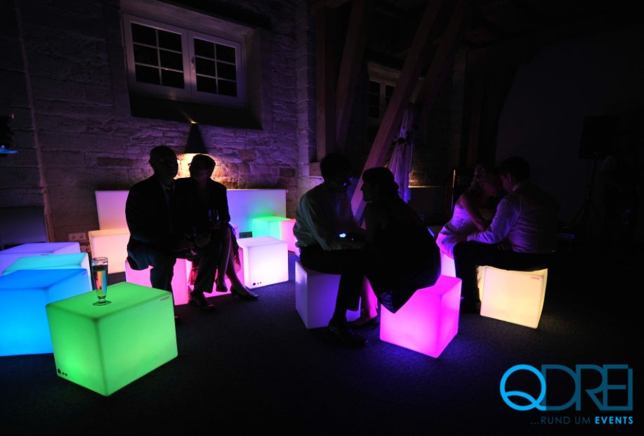LED Lightcube mieten – leuchtender Sitzwürfel / Loungehocker (Akku, RGB) – 2