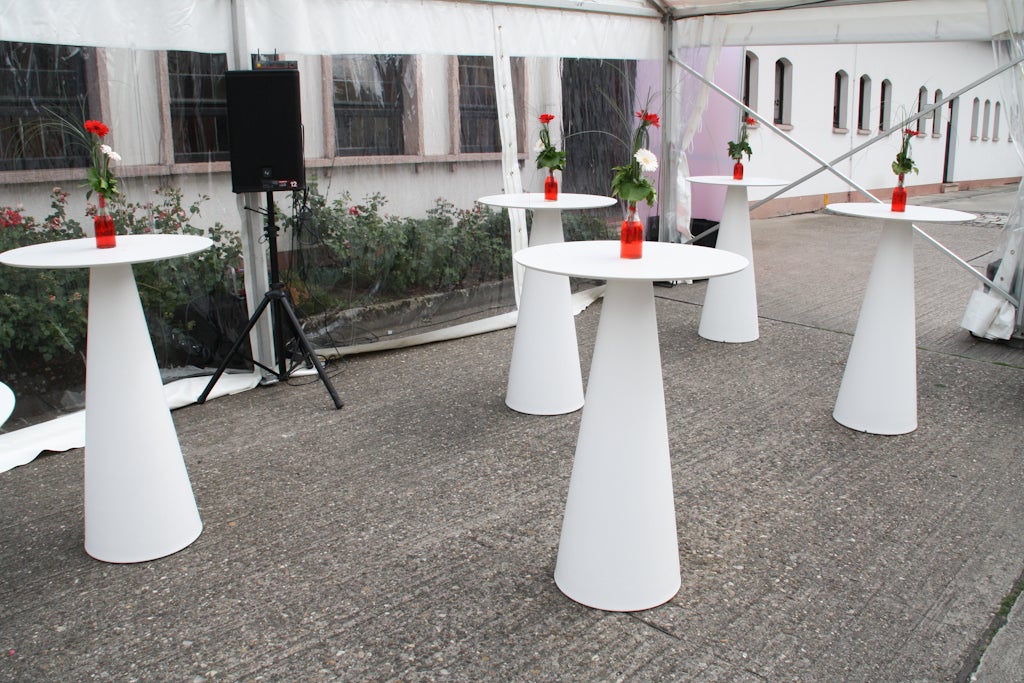 Stehtisch IKON weiß rund mieten – schlichter Stehtisch In- und Outdoor – 3