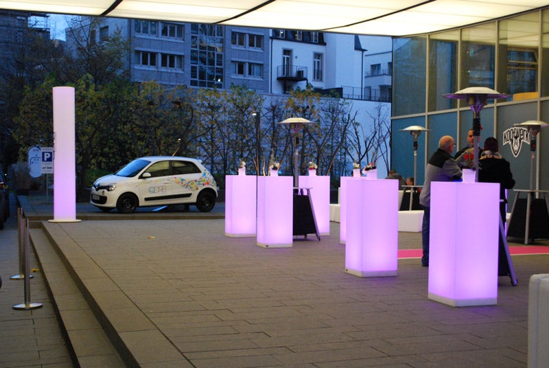 LED Stehtisch OMOLON SKY mieten – leuchtende Dekosäule, RGB, akkubetrieben – 2