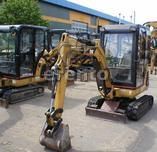 Minibagger CAT 301.8 mieten – 1,8 Tonnen Bagger für enge Baustellen