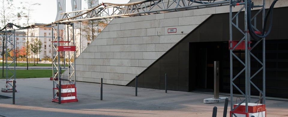 Kabelbrücke mieten – Straßenüberspannung für Kabel bis 4 m Höhe & 8 m Breite