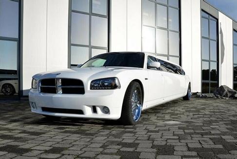 Luxus Dodge Stretchlimousine mit Panoramadach bis 8 Personen in NRW