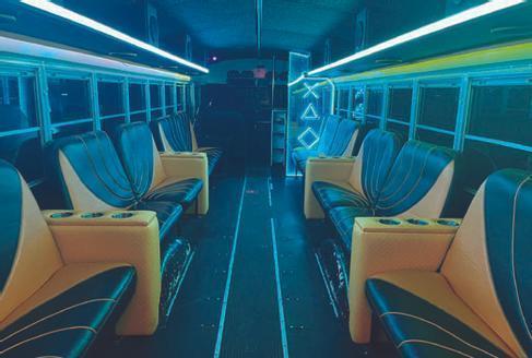 Amerikanischer Schoolbus-Partybus bis 30 Personen mieten in NRW – 3
