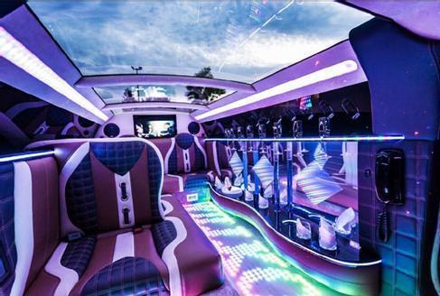 Luxus Dodge Stretchlimousine mit Panoramadach bis 8 Personen in NRW – 2
