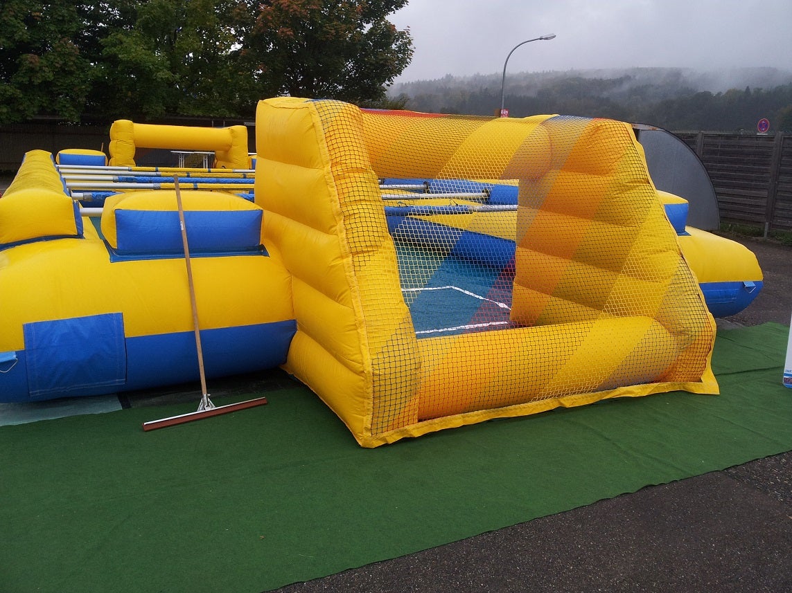 Human Table Soccer mieten ~ XXL Menschenkicker (14 x 7 m) für bis zu 14 Spieler – 2